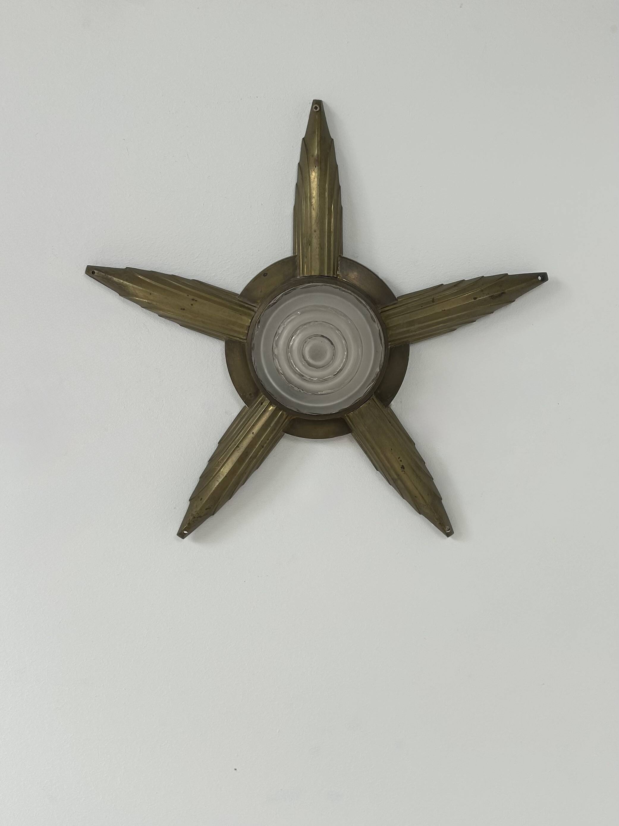 Vintage wall light in bronze and frosted glass, France, 1930.
