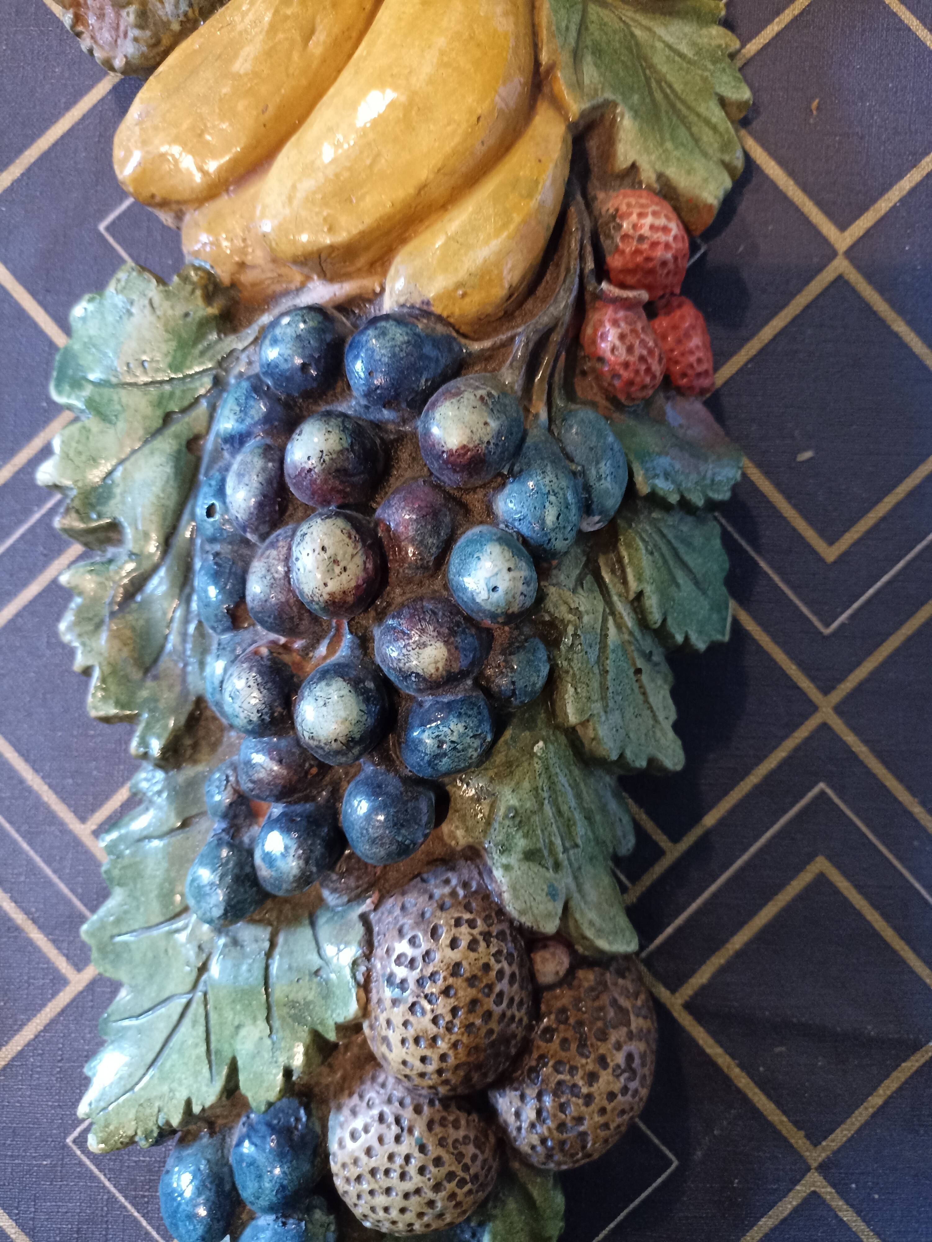 Wall decoration in slurry (fruit)