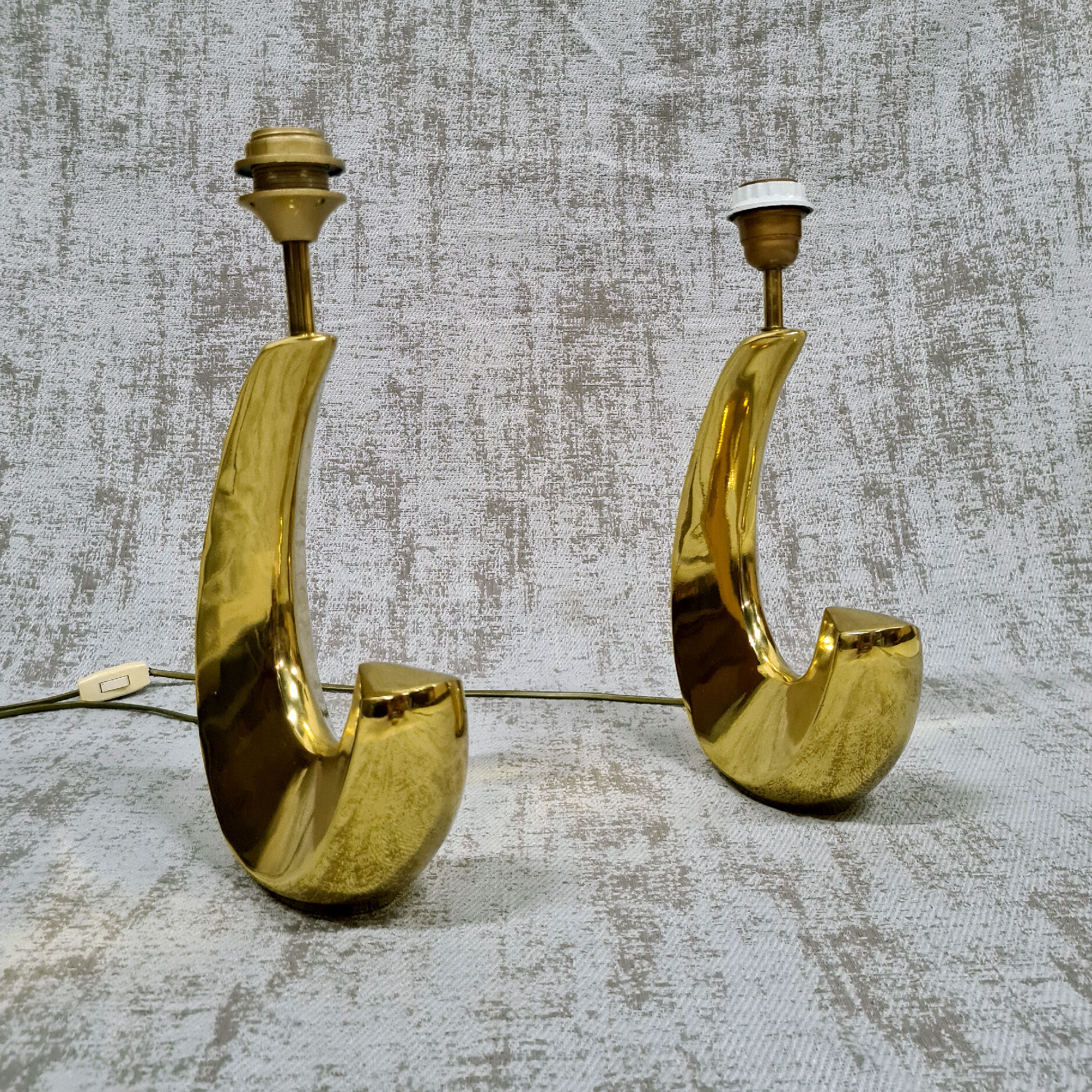 Ensemble de 2 pieds de lampe Hollywood Regency en laiton, années 1970