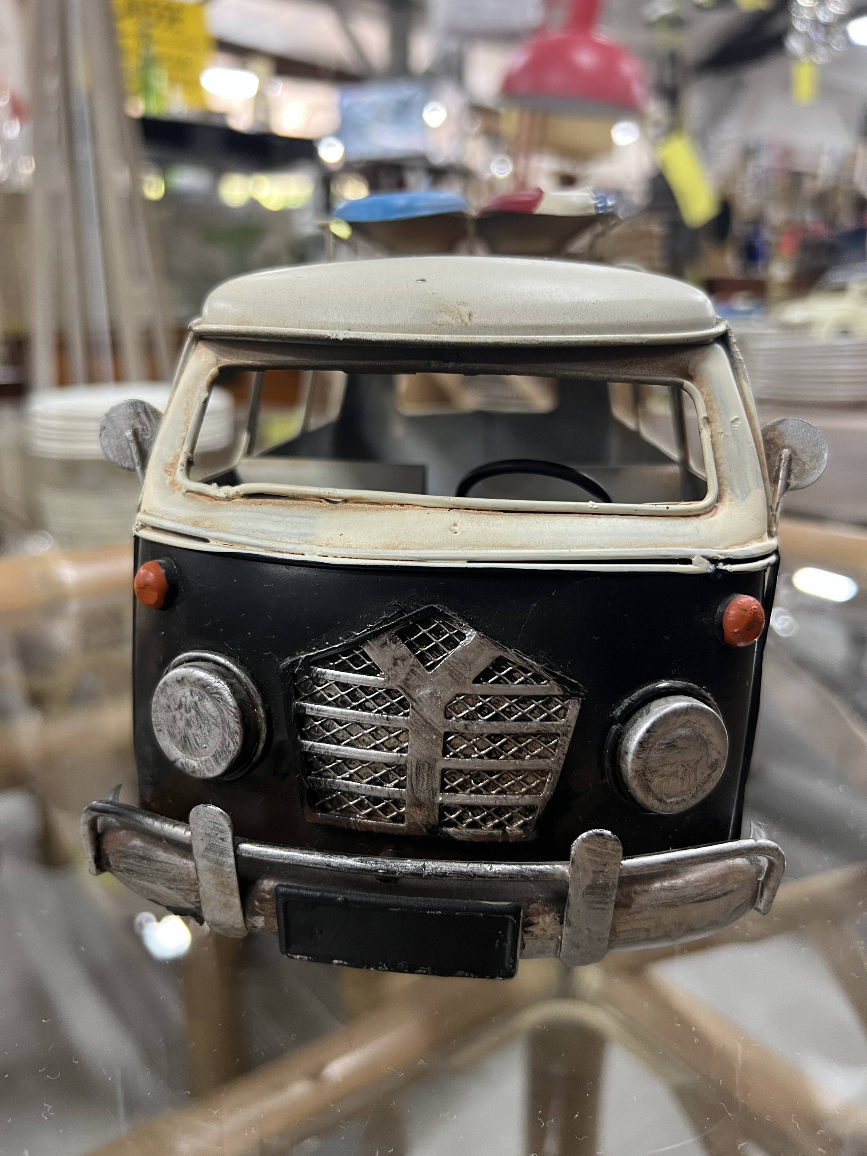 Voiture de camping vintage en miniature