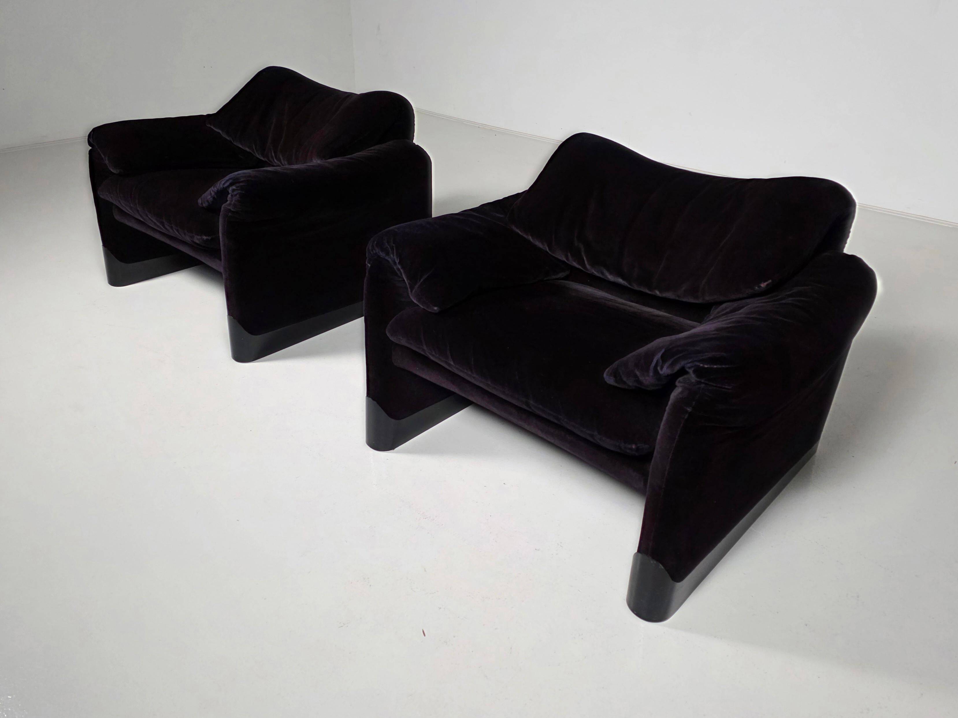 Maralunga lounge chairs in purple velvet by Vico Magistretti for Cassina, 1970.