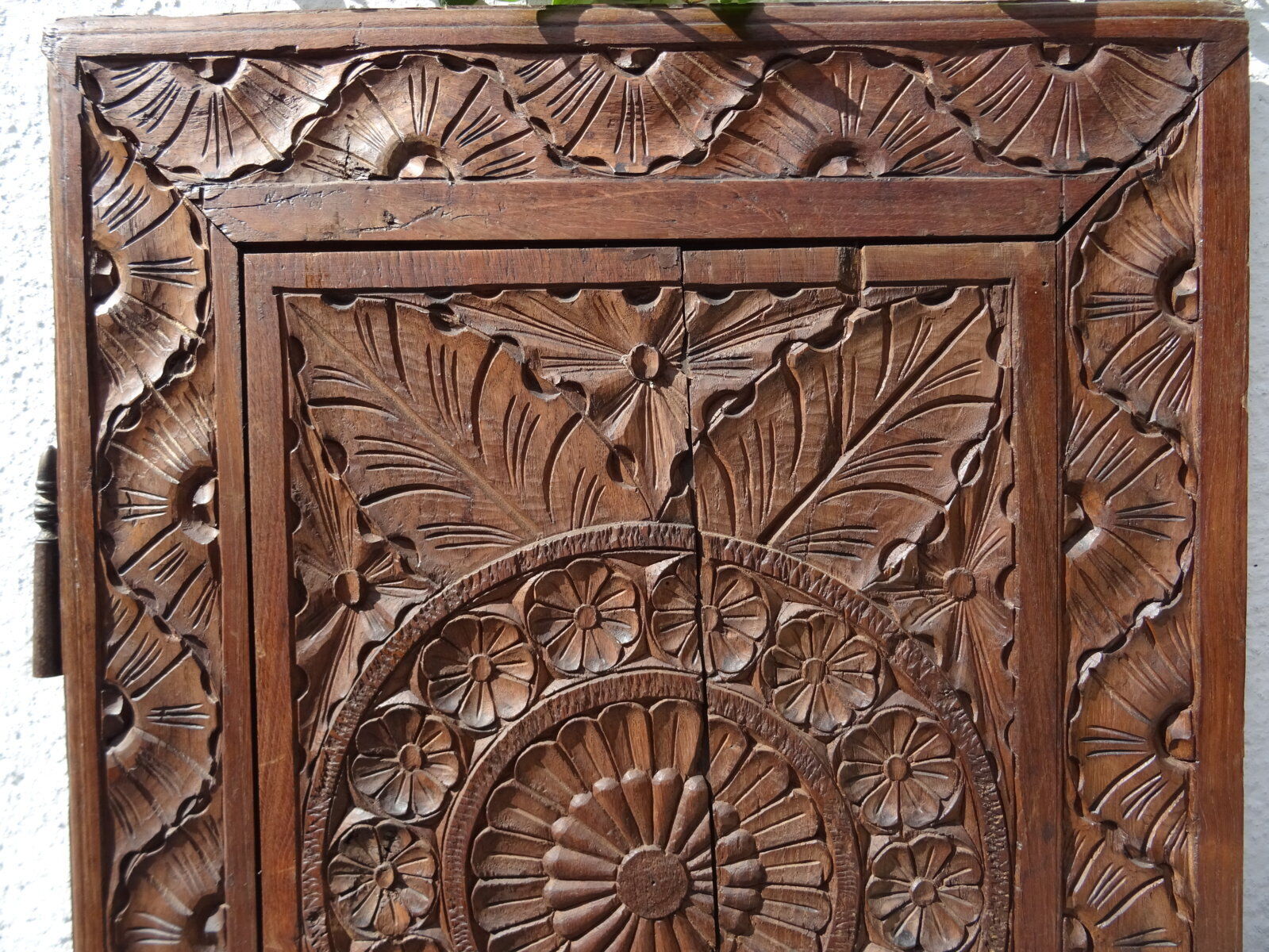 Carved floral pattern door