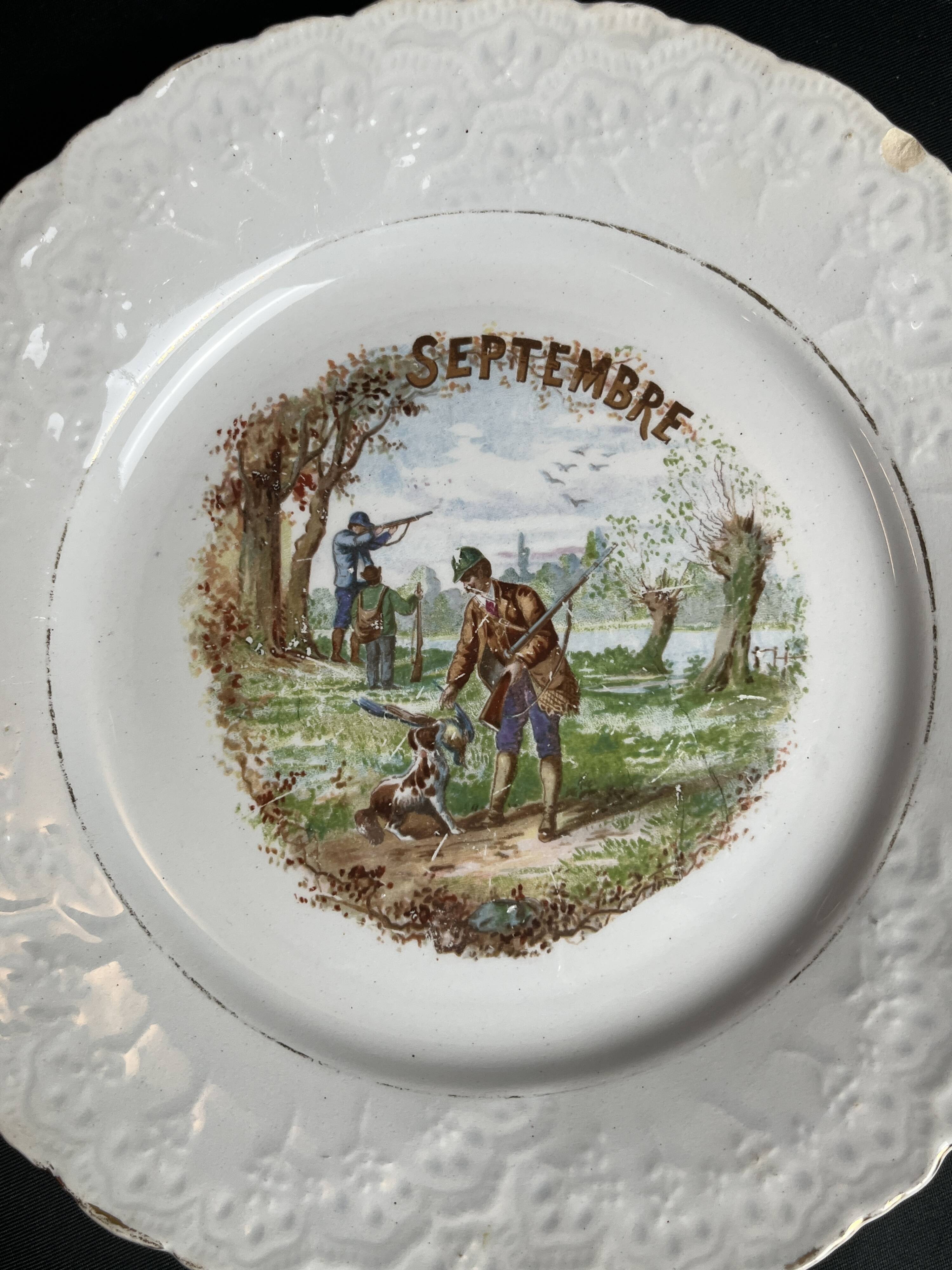Arts de la table, douze assiettes dessert mois de l’année vers 1930