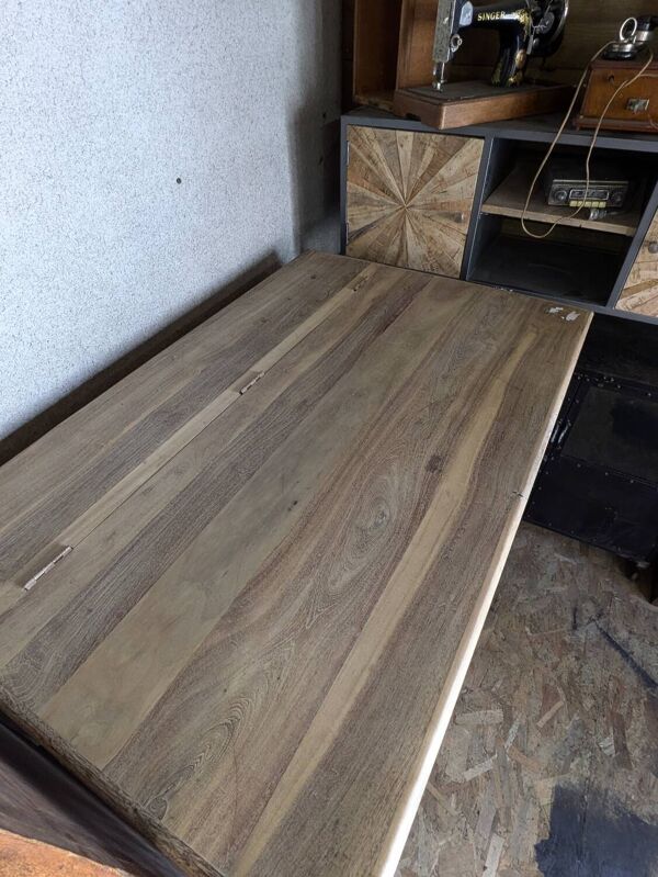 Authentique ancien coffre / malle du Rajasthan métal martelé teck