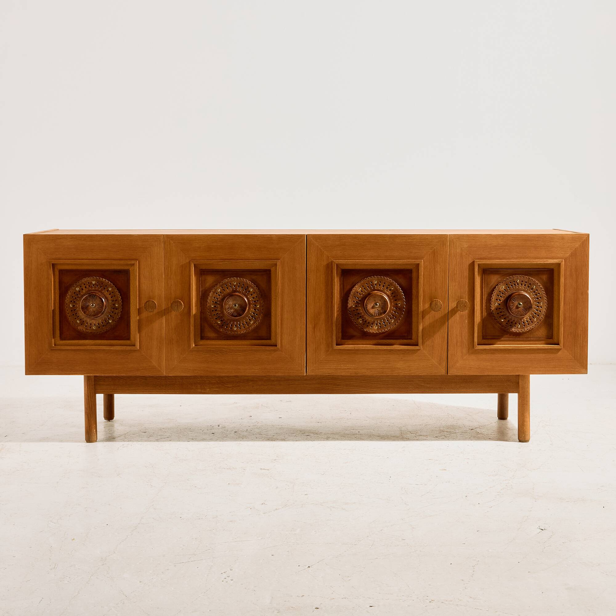 Enfilade Mózer by the Hungarian Applied Arts Society