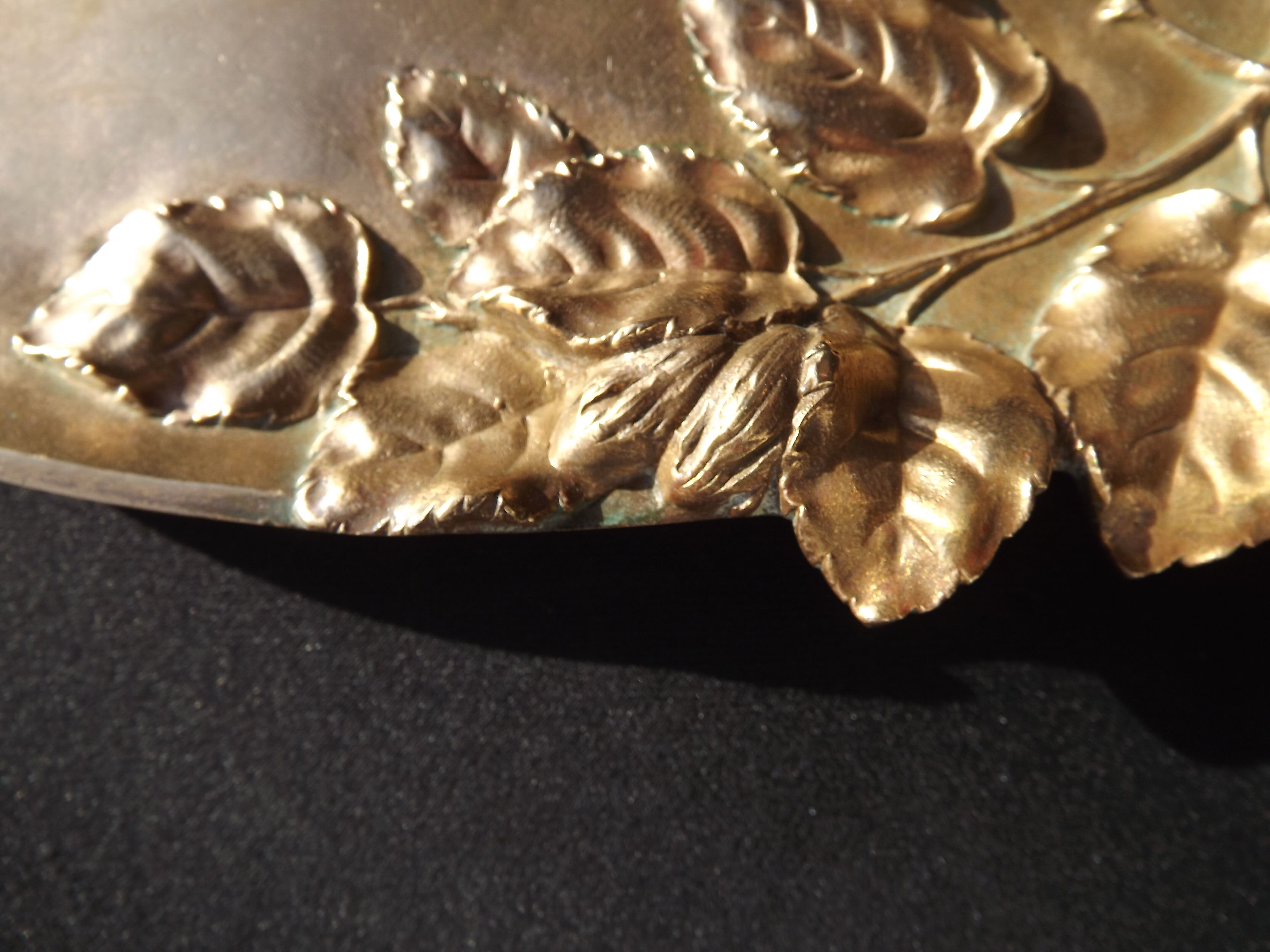 Empty Art Nouveau pocket