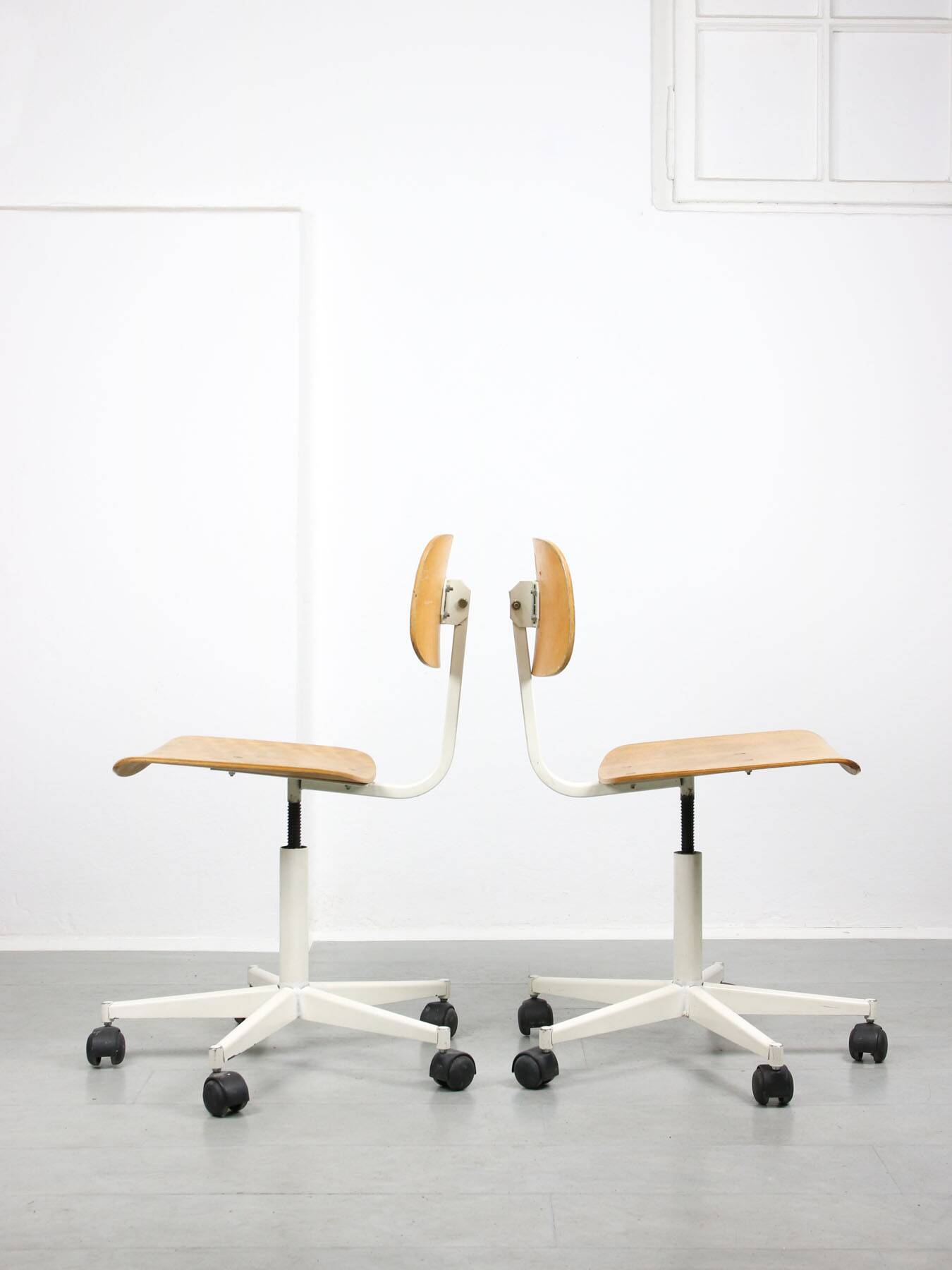 Vintage White & Wooden Swivel Office Chair, 70s