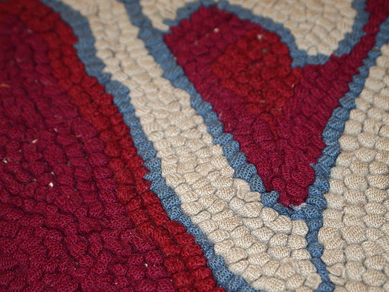 Tapis antique fait main Hooked américain 67cm x 135cm (1930s)