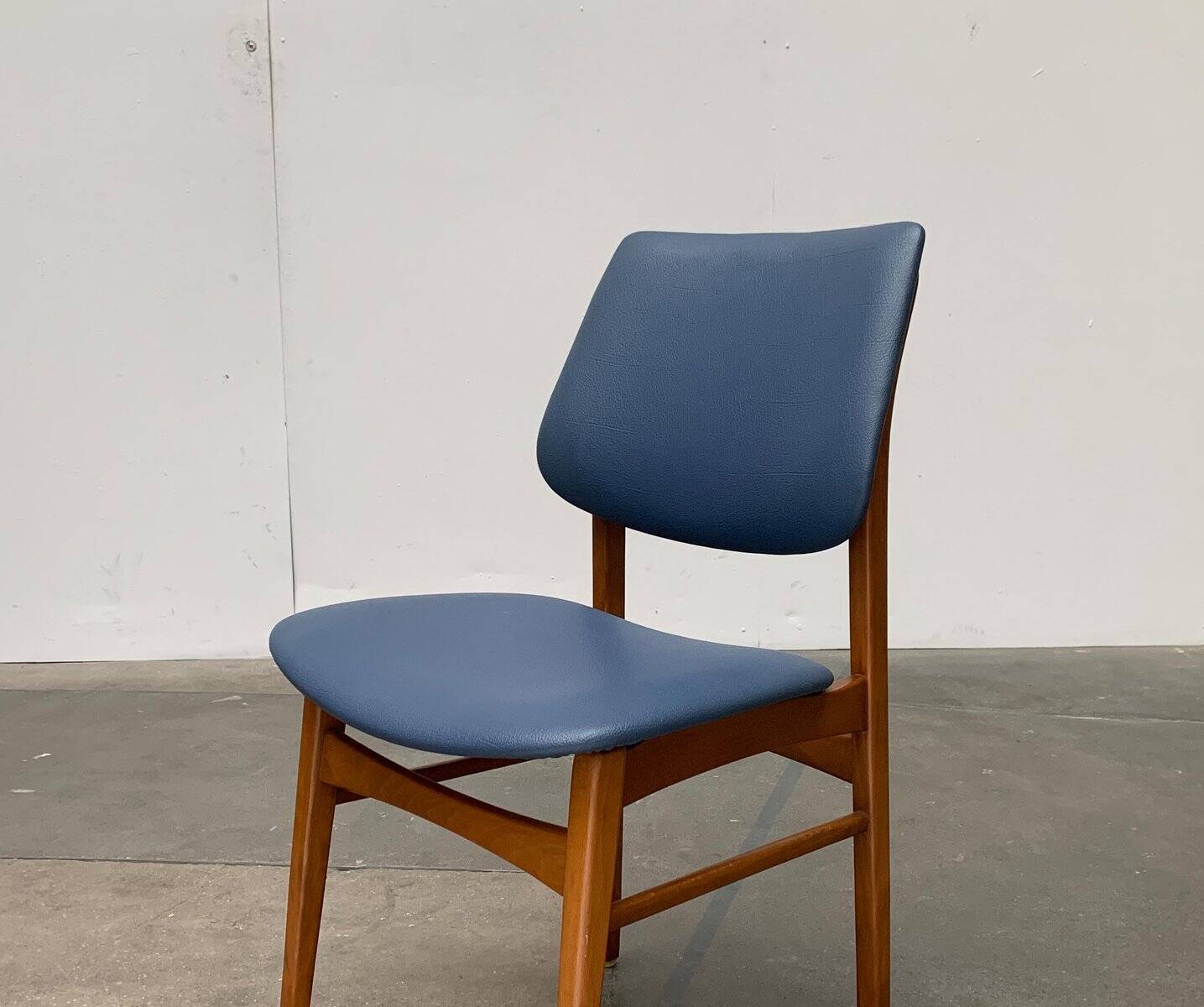 Ensemble de chaises en bois de style mi-siècle