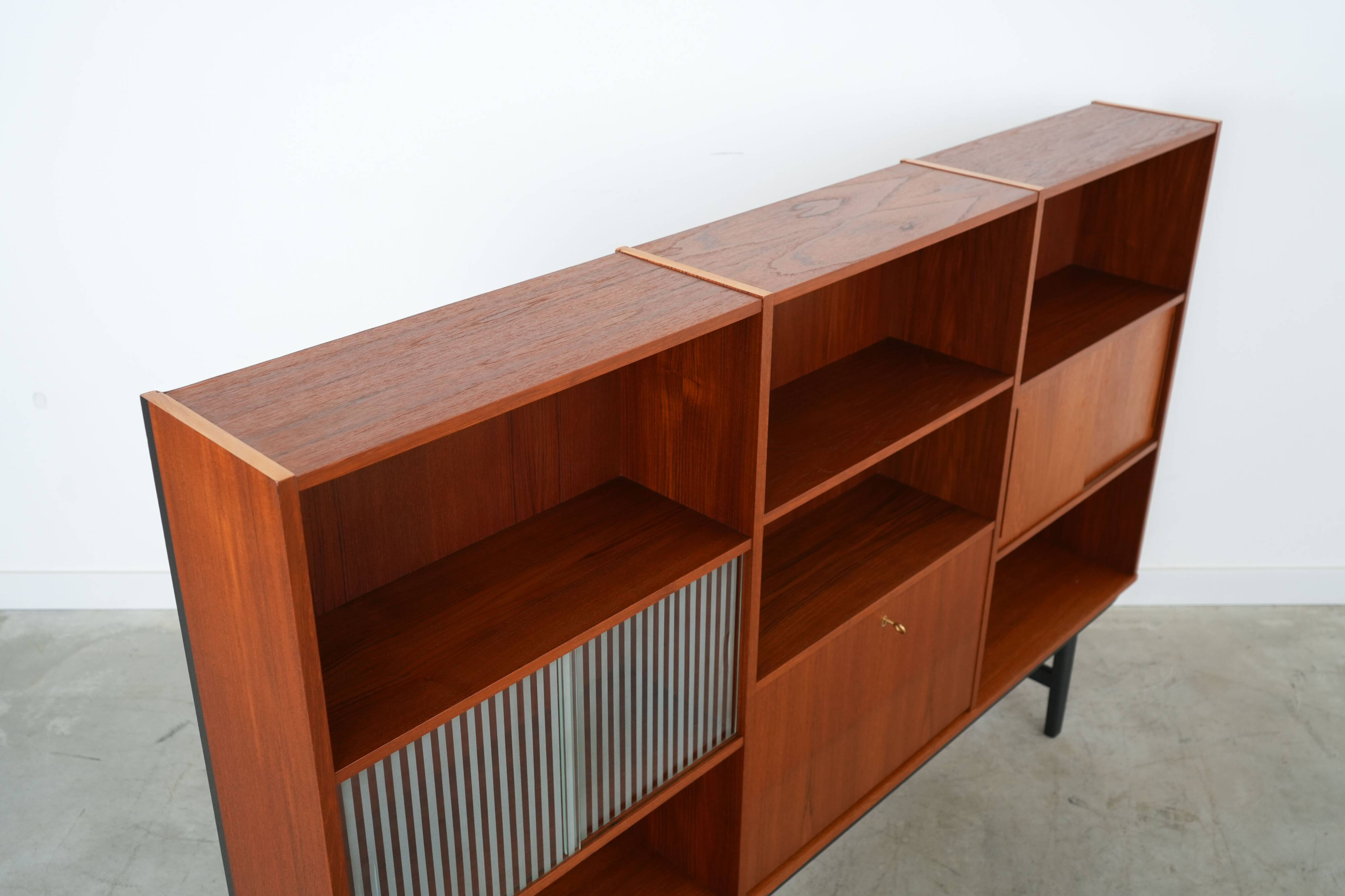 Bibliothèque en teck, design danois, années 1970, production : Danemark