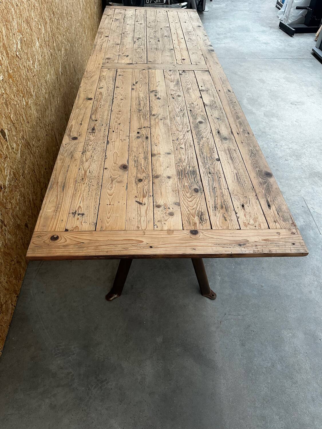 Large table for 10 people - 3m long - antique top / industrial legs