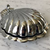 Christmas Pop-up 2022 - Vintage metal butter dish