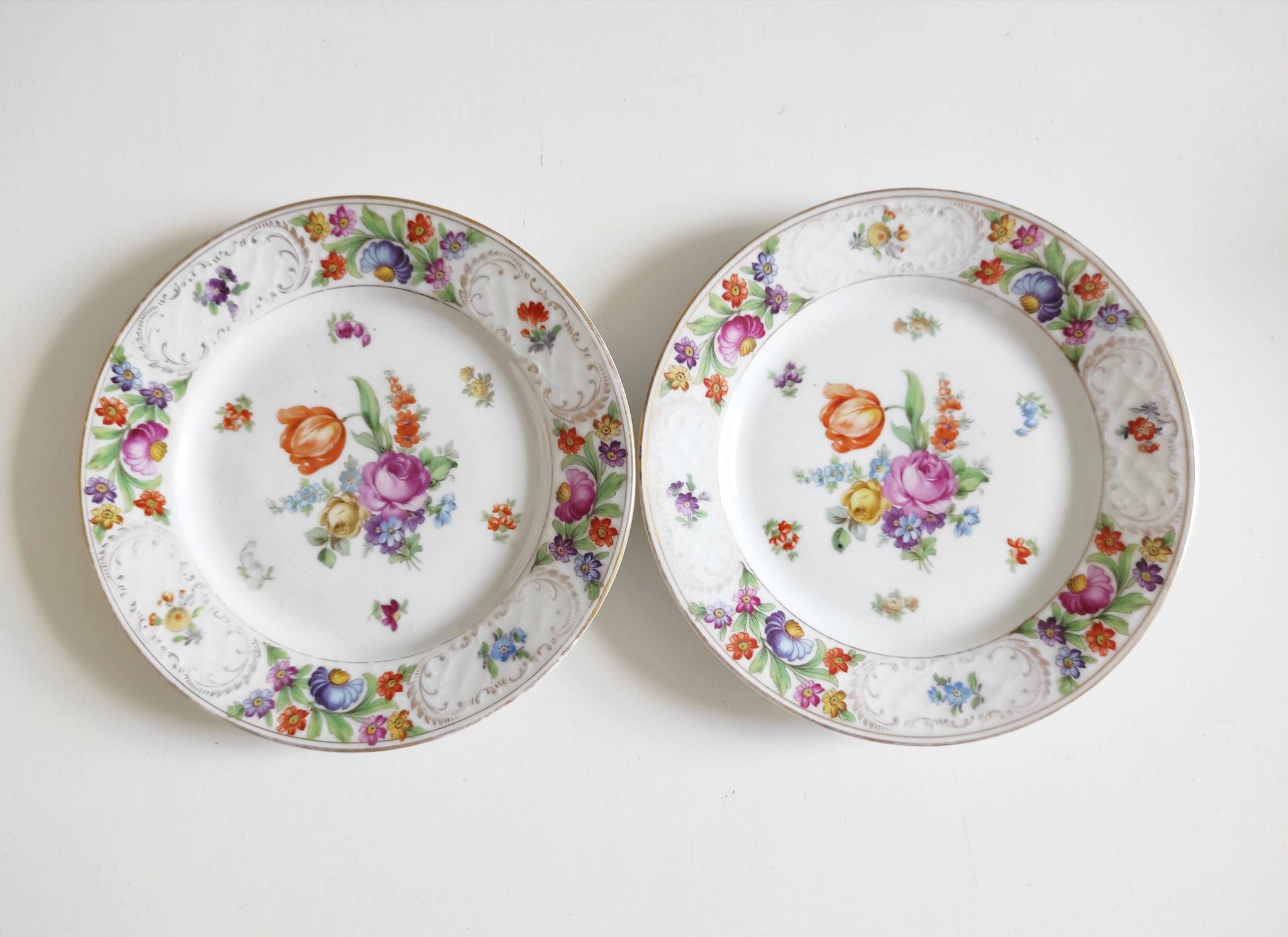 Paire d'assiettes fleuries porcelaine allemande