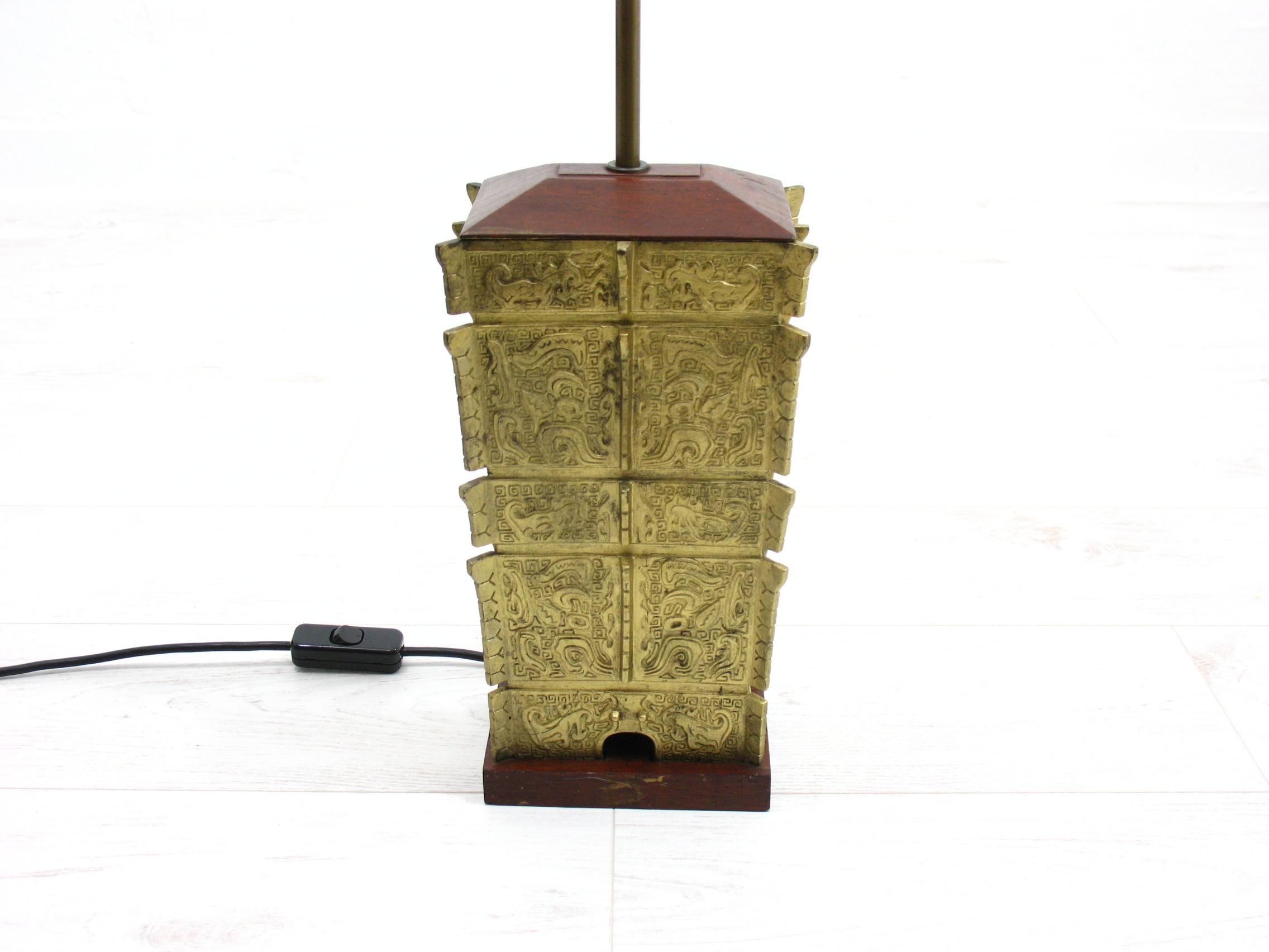 Lampe en bronze de style archaïque chinois 1940 / 1950 s