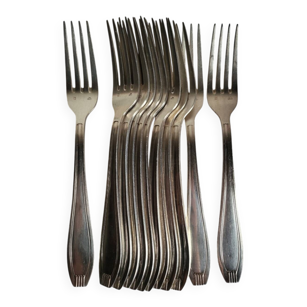 12 fourchettes de table en métal argenté Manufrance