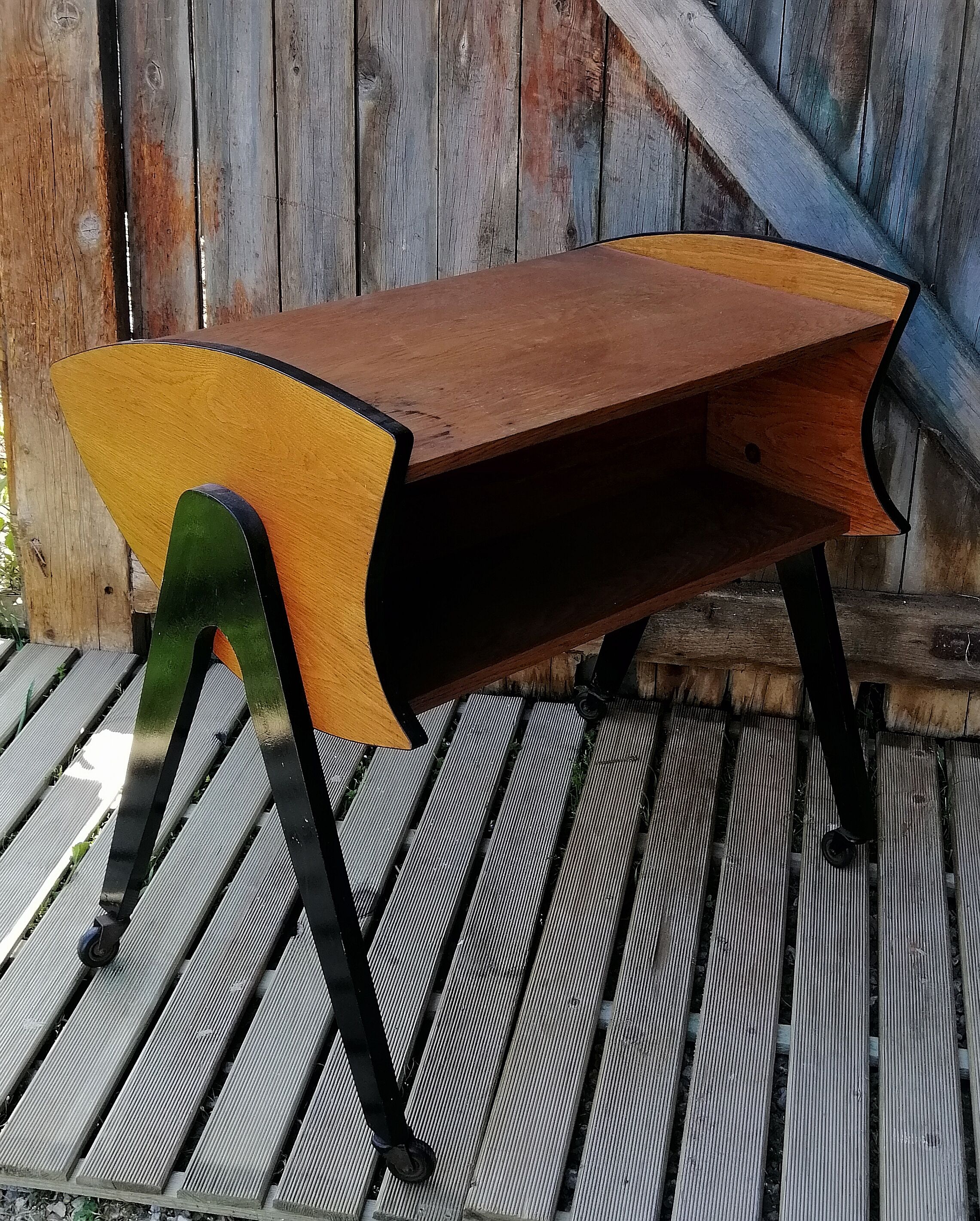 Console table on roulette