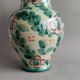Vase fleuri vert pastel vintage