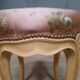 Pouf laqué style Louis XV