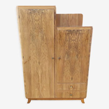 Armoire asymétrique