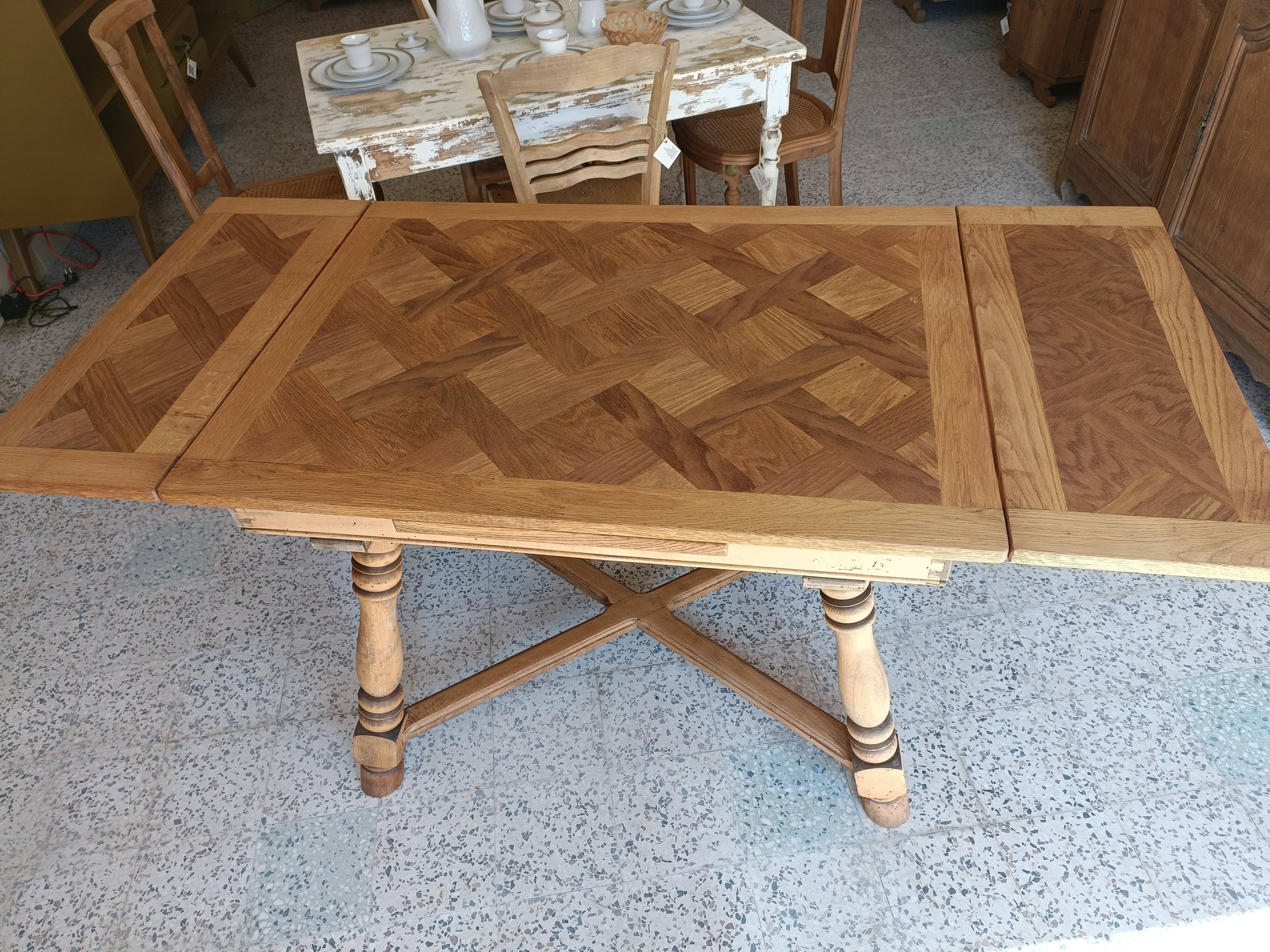 Table avec rallonges intégrées rénovée
