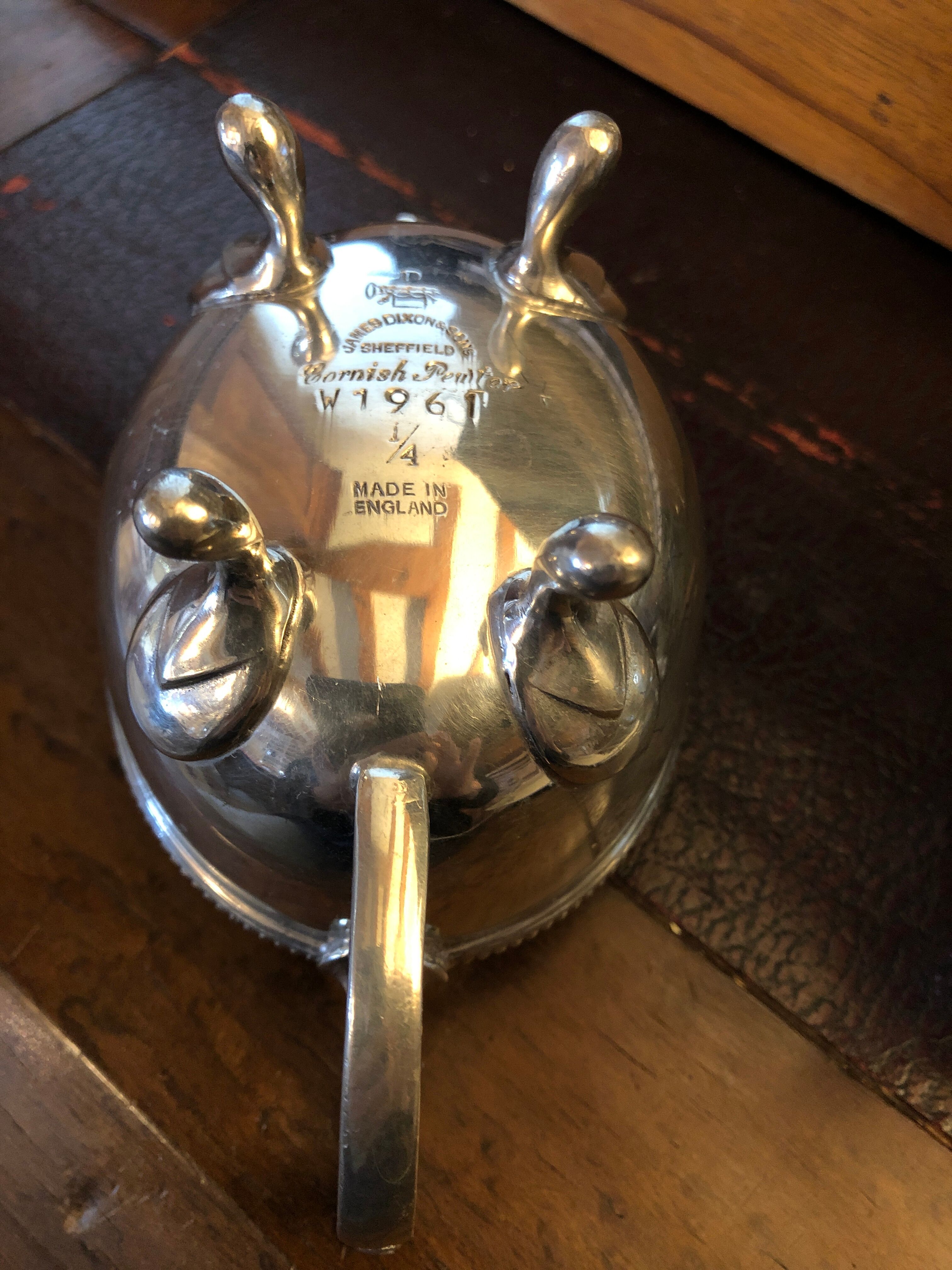 Sugar bowl and milk jug set