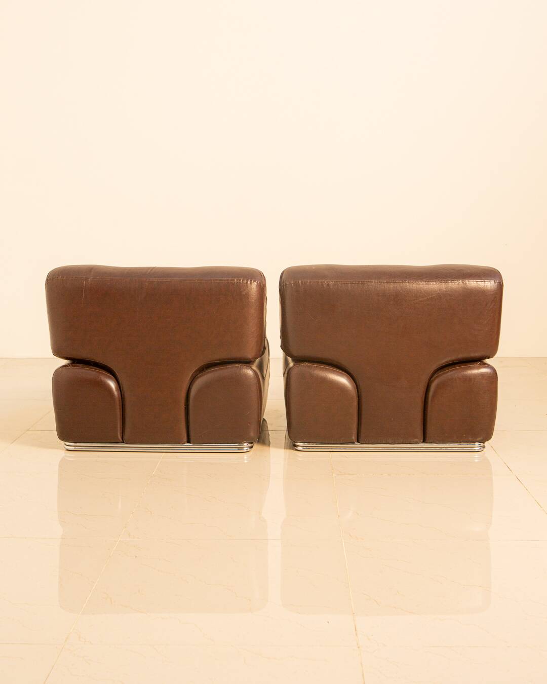 Pair of brown leather low chairs by Europoltrona 70's