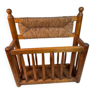 Porte-revues en bois et paille