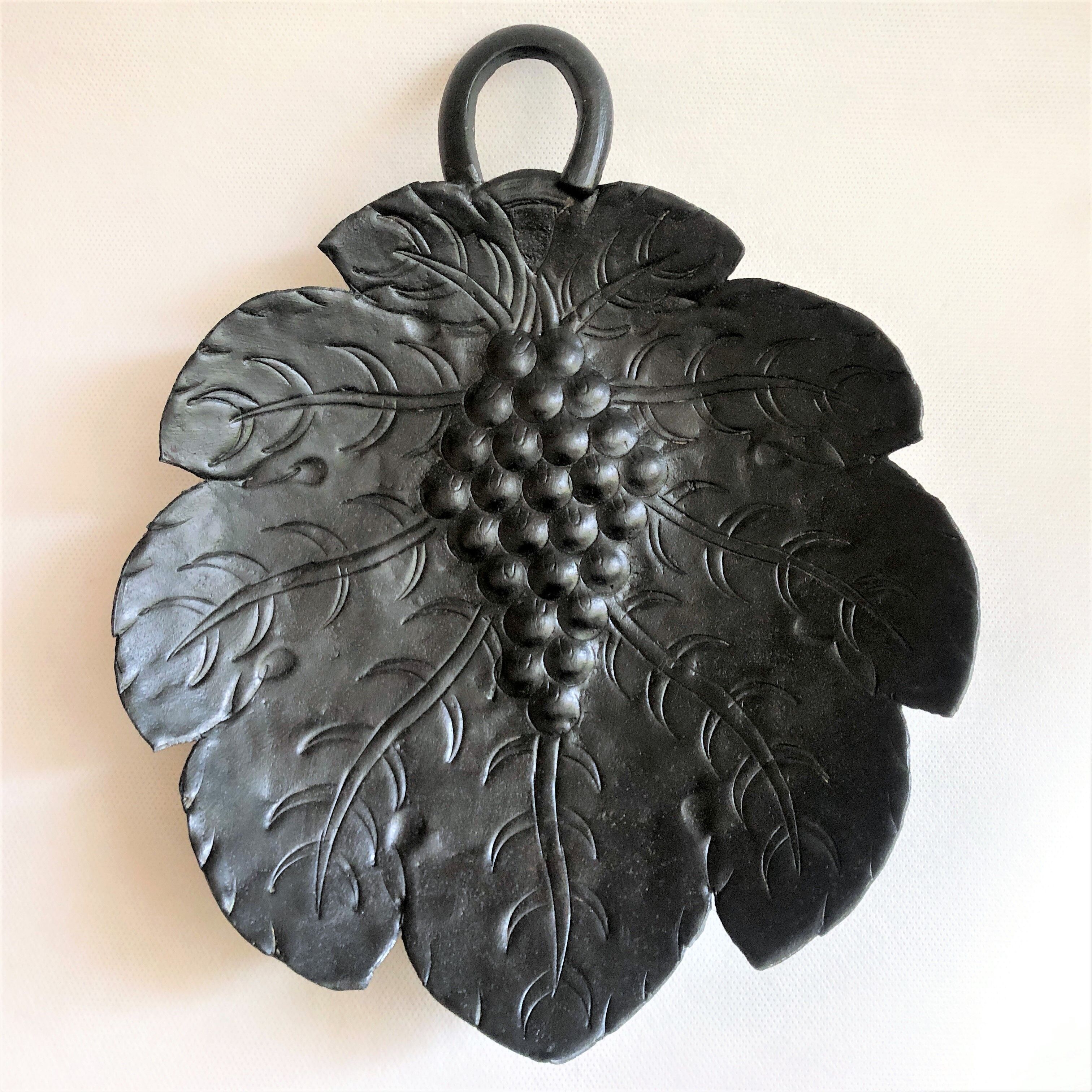 Vide-poche ou plat métal feuille de vigne et grappe de raisin