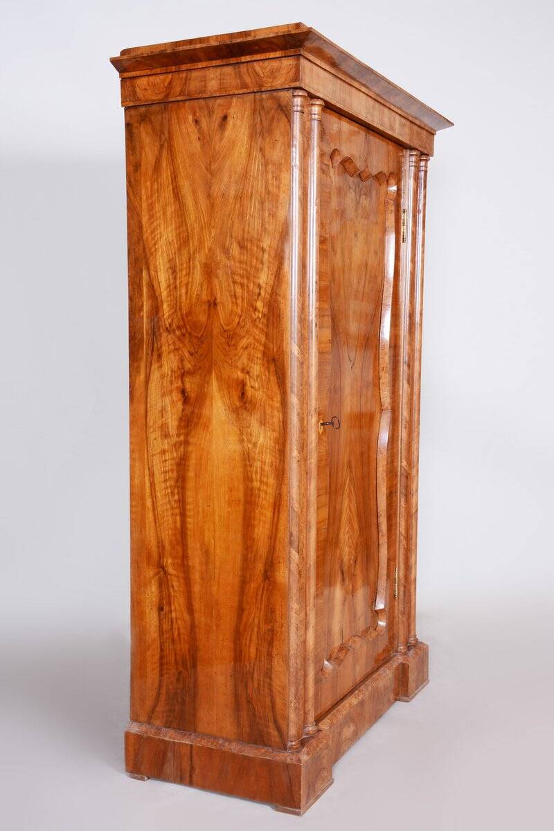 Biedermeier Cabinet in Walnut Veneer, Austria, 1840s