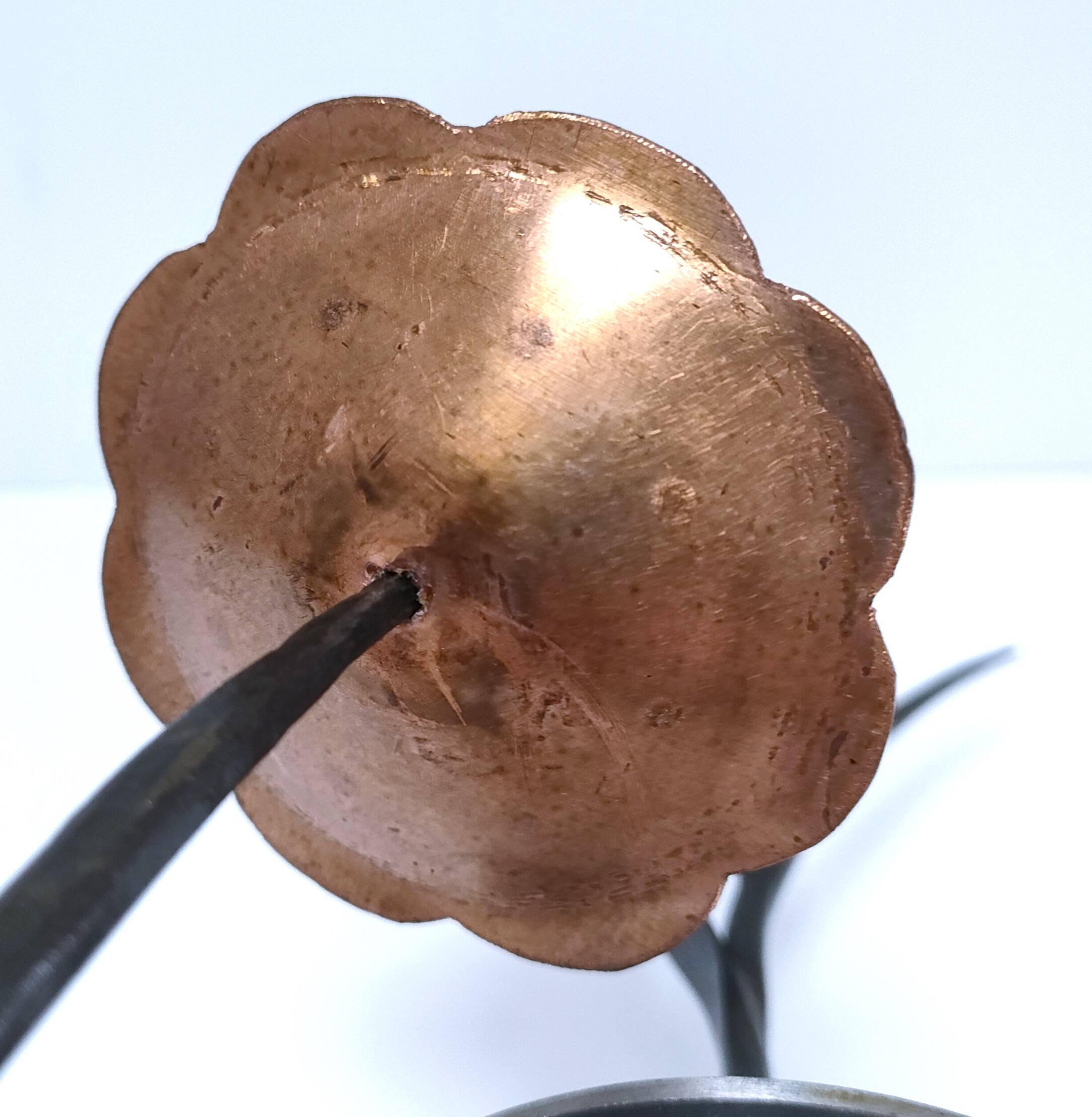 Pair of flower-shaped candlesticks in black metal and copper