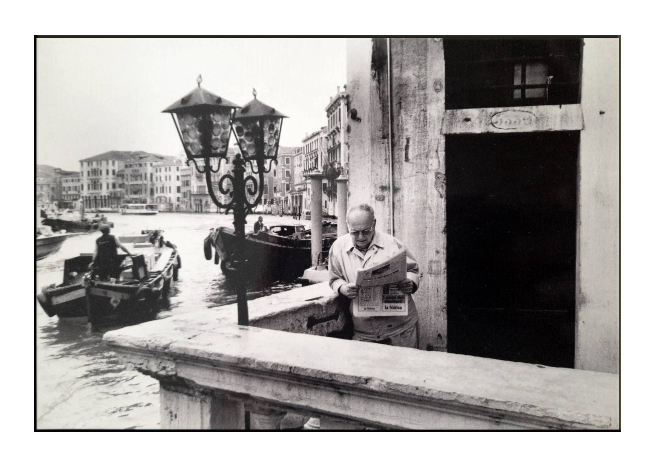 Photographie signée Serge Assier – Les coulisses de Venise – Tirage limité