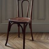 Chaises de style bistrot parisien