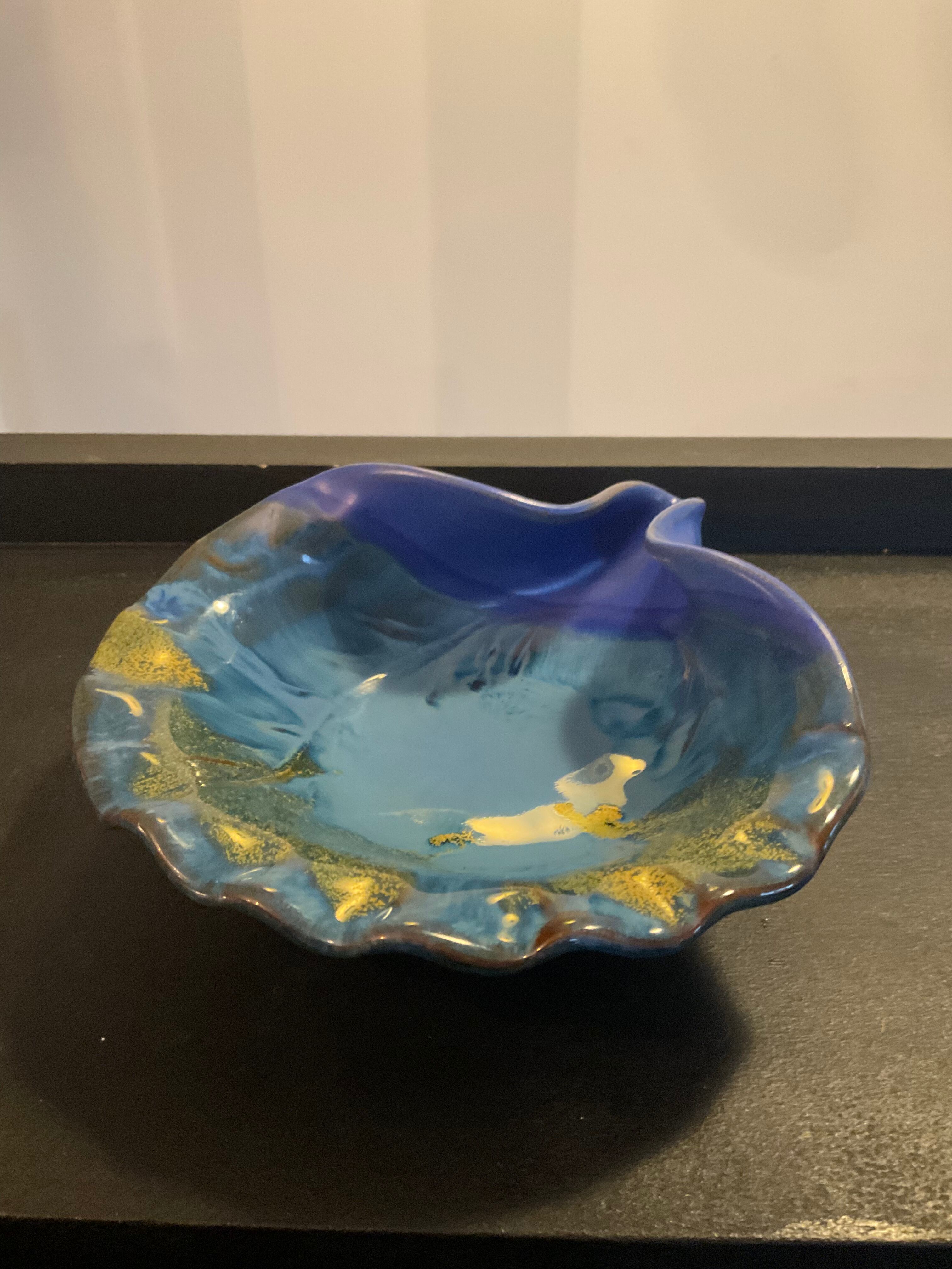 Empty pocket vintage shell glazed terracotta