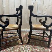 Paire de fauteuils paillés rustiques