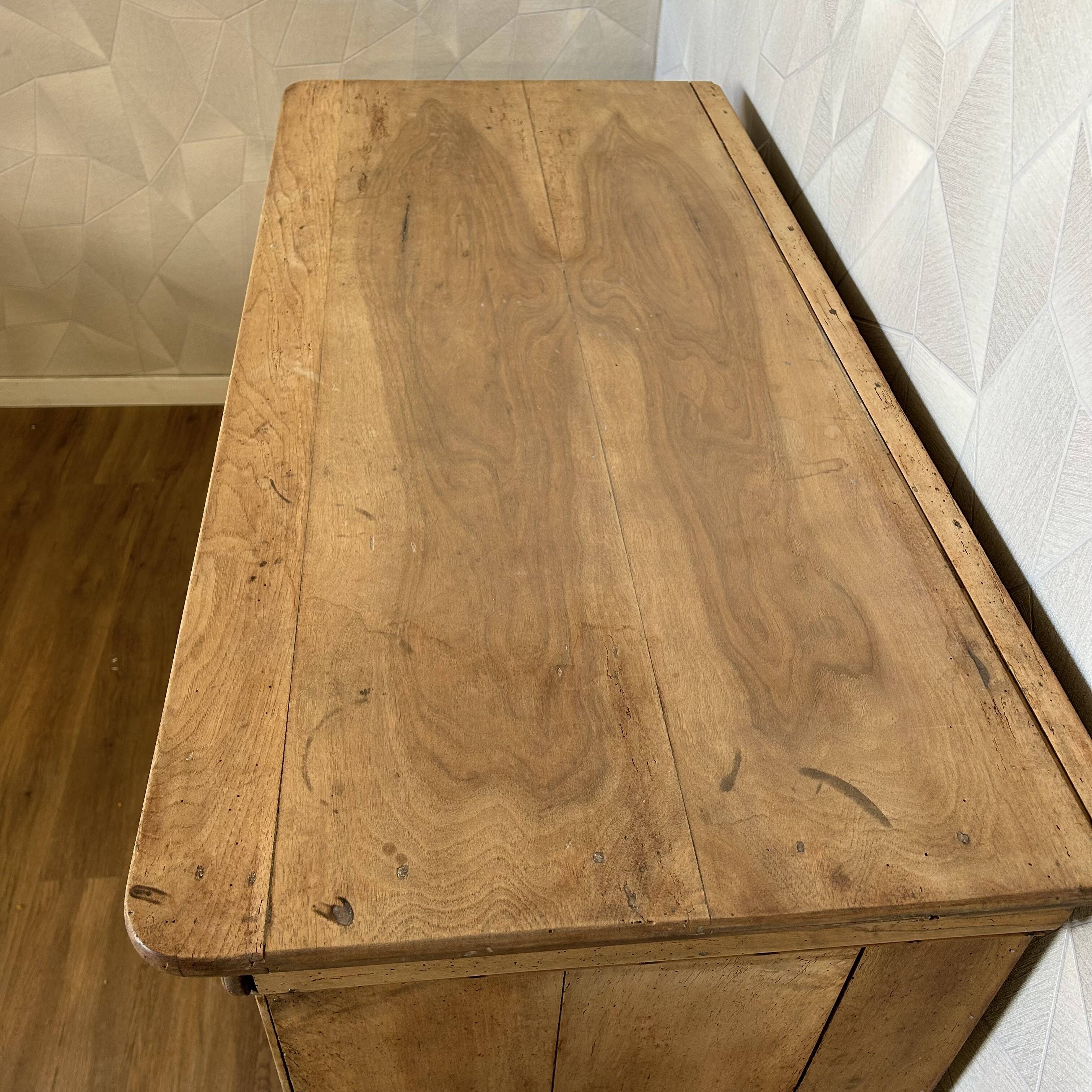 Louis Philipe chest of drawers with 4 airbrushed drawers