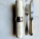 Openwork napkin ring in silver metal