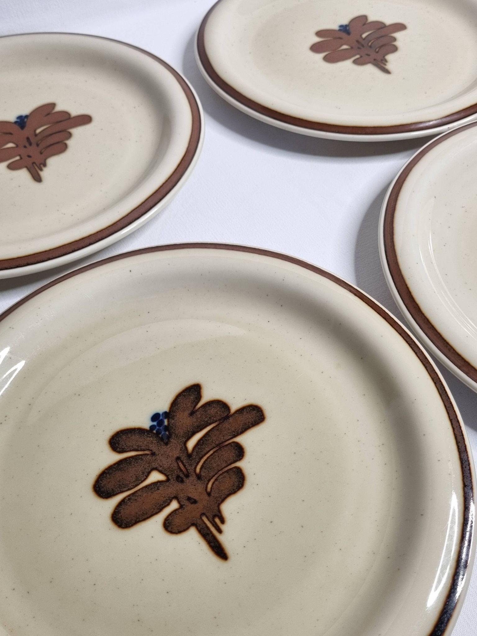 Ensemble de 4 assiettes vintage en grès émaillé décor abstrait "Thomas Germany", 26 cm