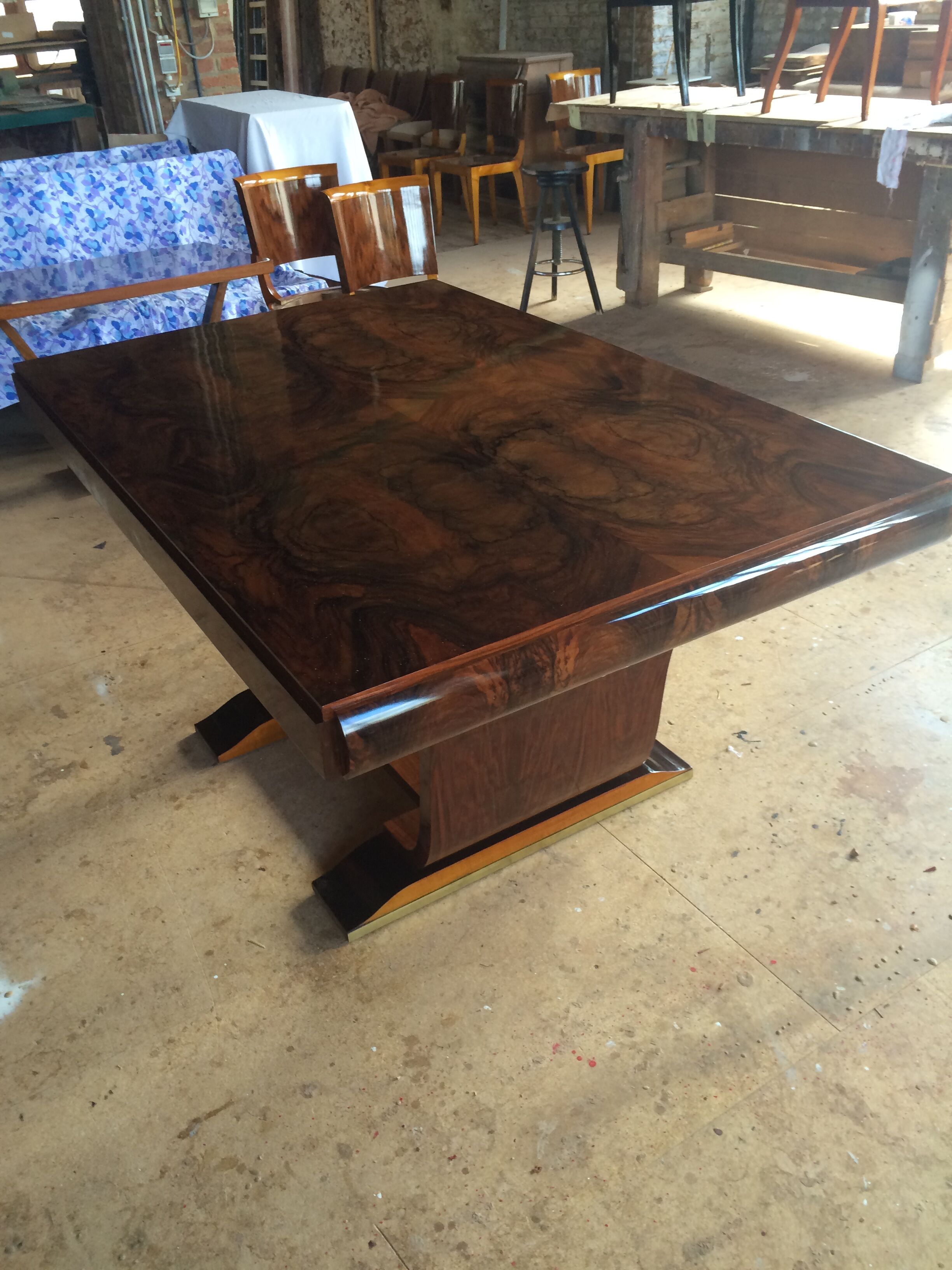 Table art deco dining