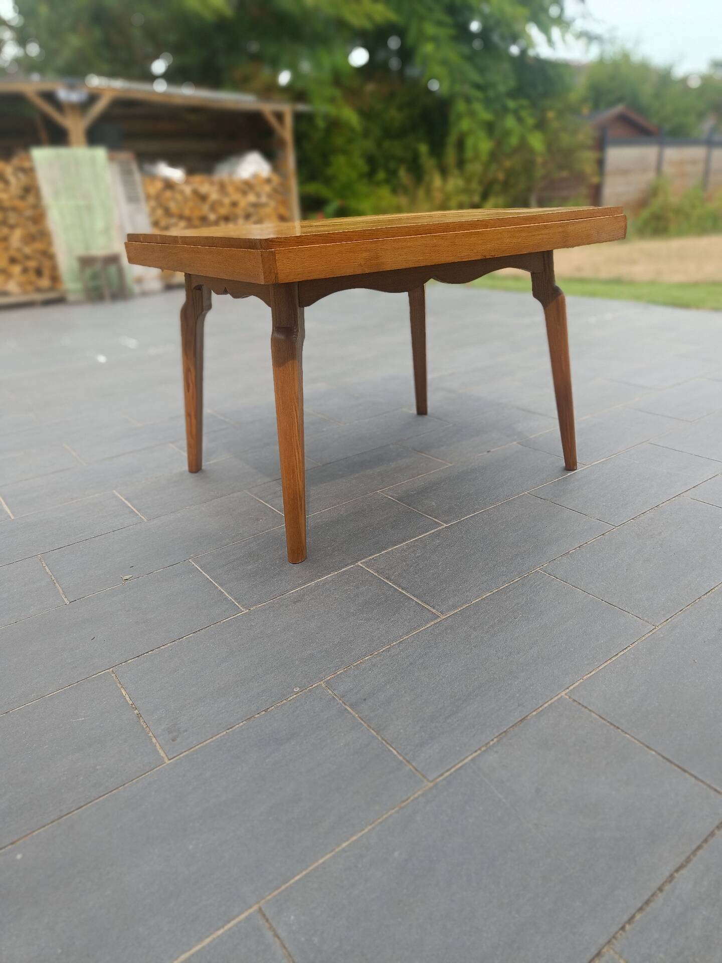 Table scandinave en chêne – 110 × 90 cm