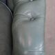 Fauteuil Chesterfield bleu en cuir de vachette de style anglais