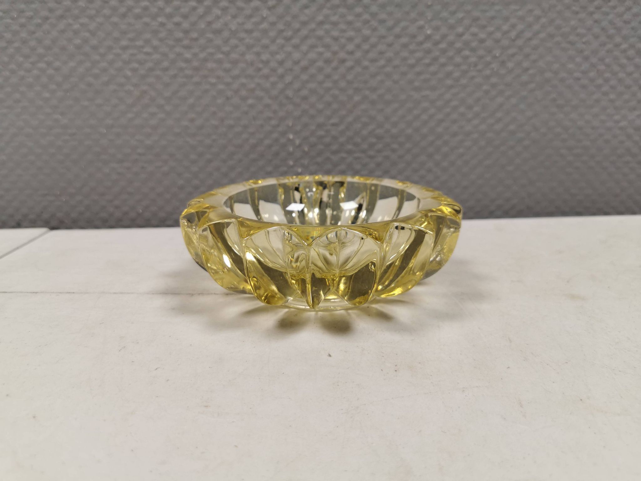 A bowl, by Pierre d'Avesn 1930-40. France