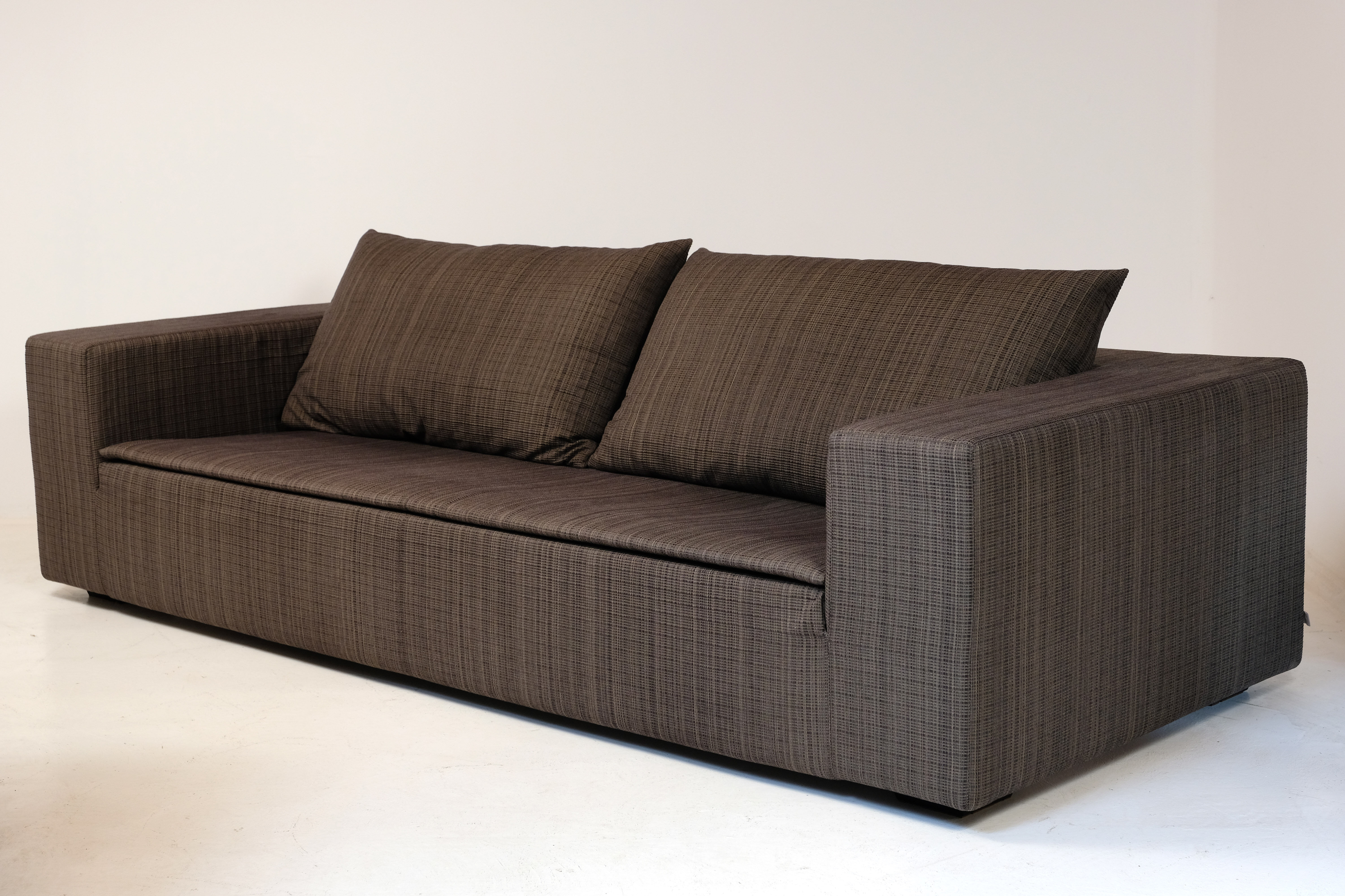 Grembo sofa by Armani Casa silk fabric