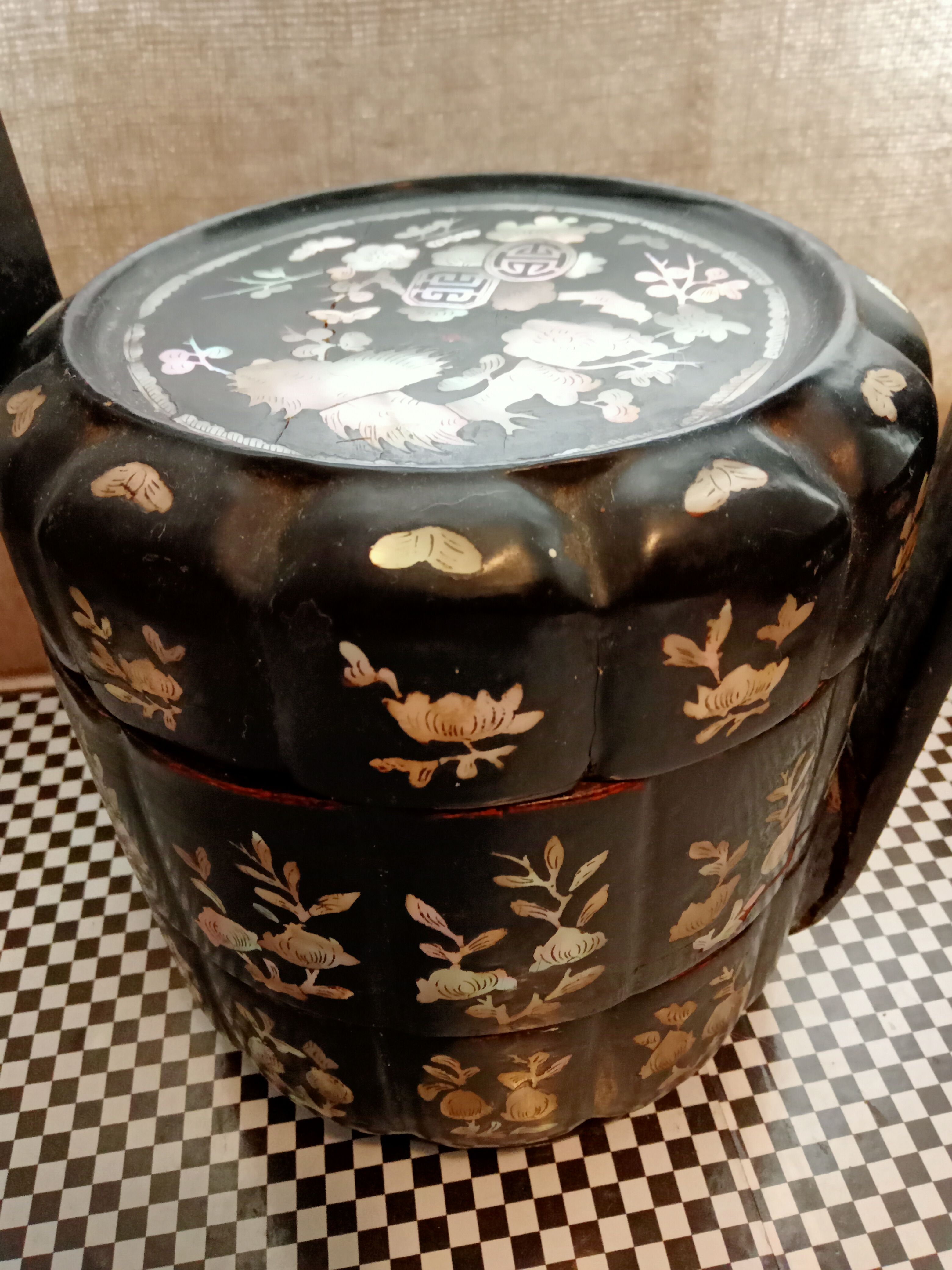 Box in lacquer and mother-of-pearl Tonkin 19th