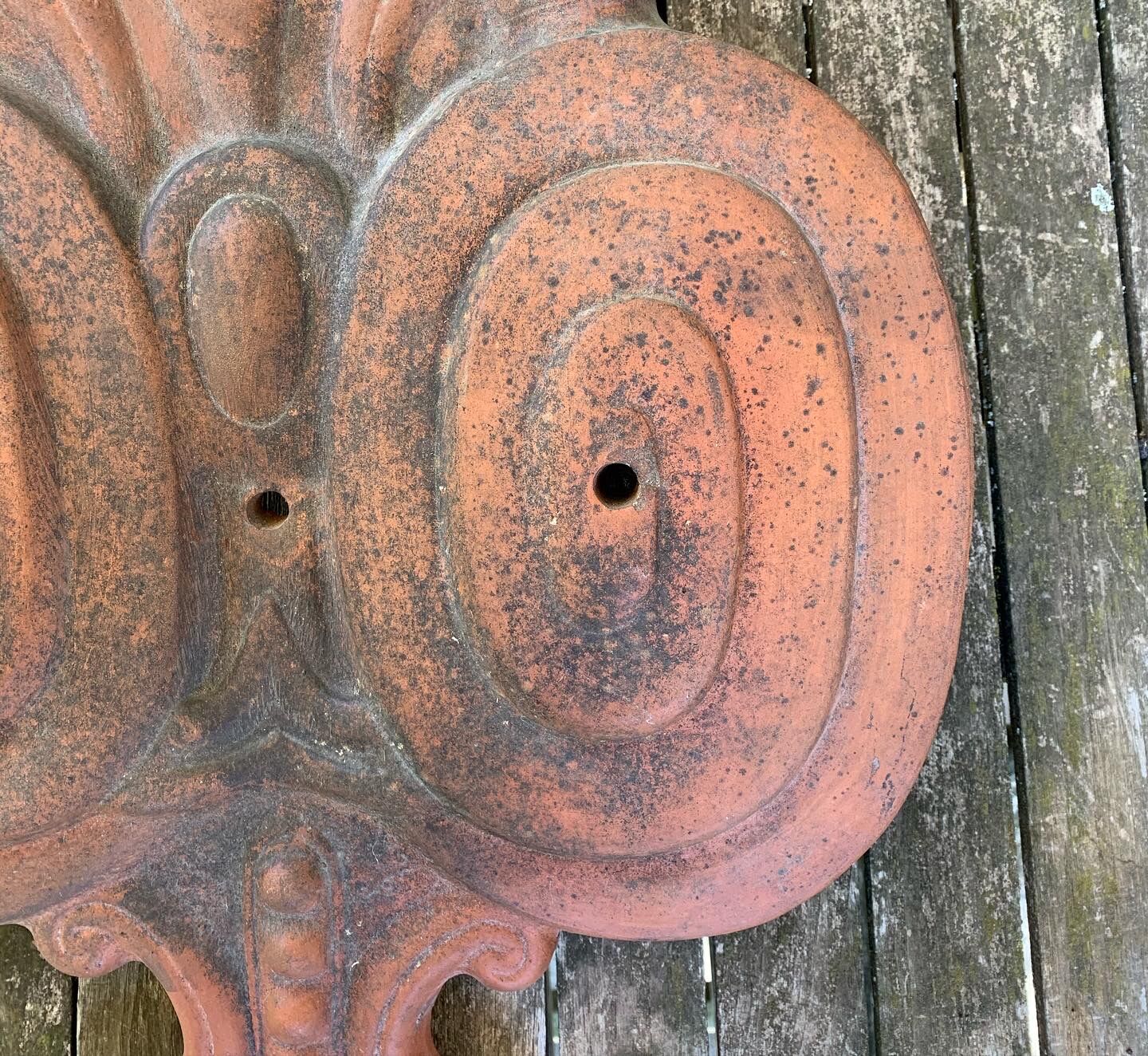 Large ridge pediment