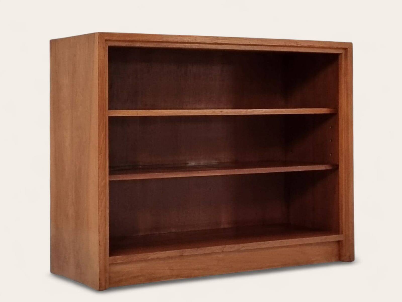 Bibliothèque du milieu du siècle