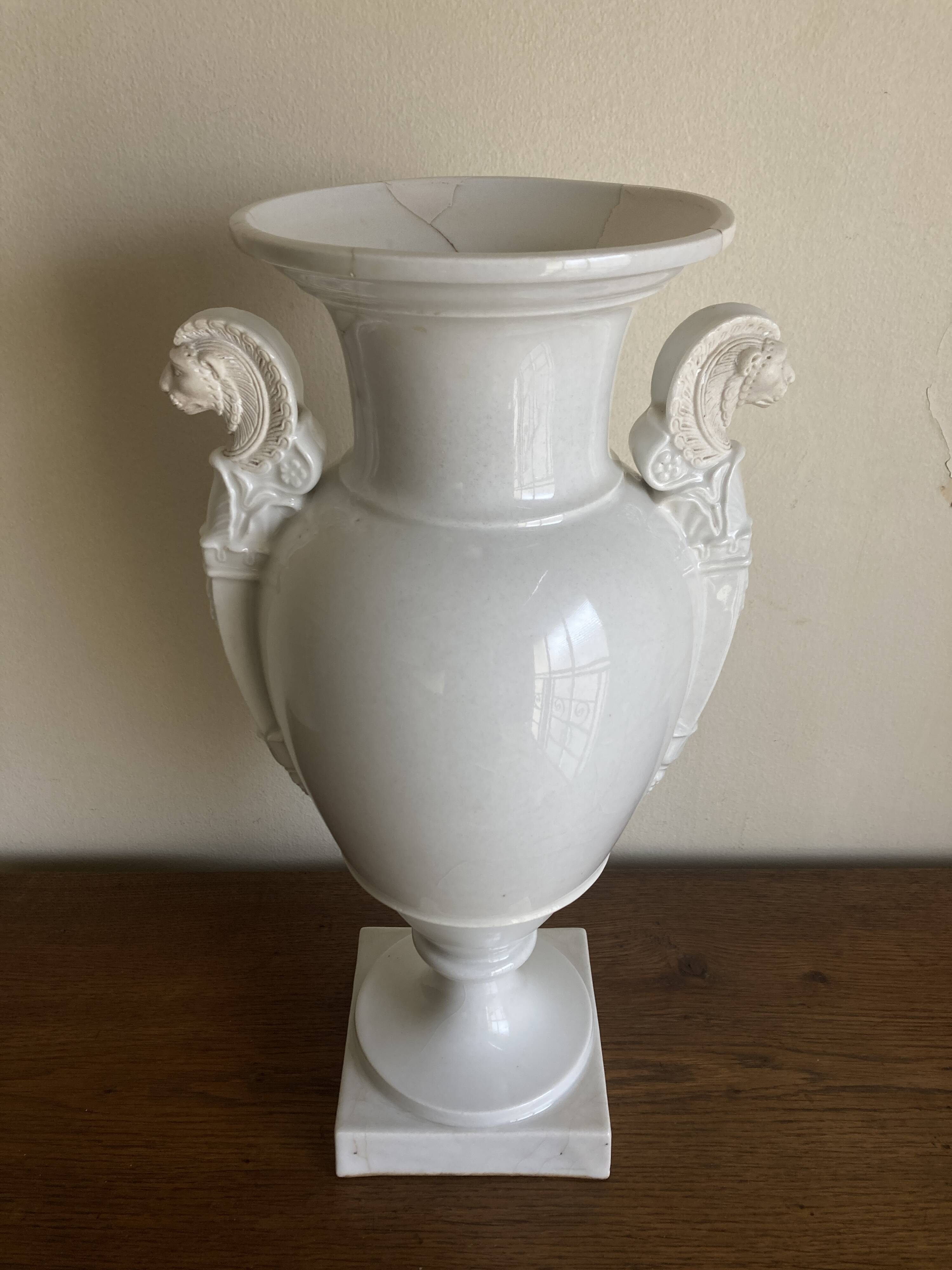 XXL white lion head neo-classical amphora vase from the Empire Consulate.