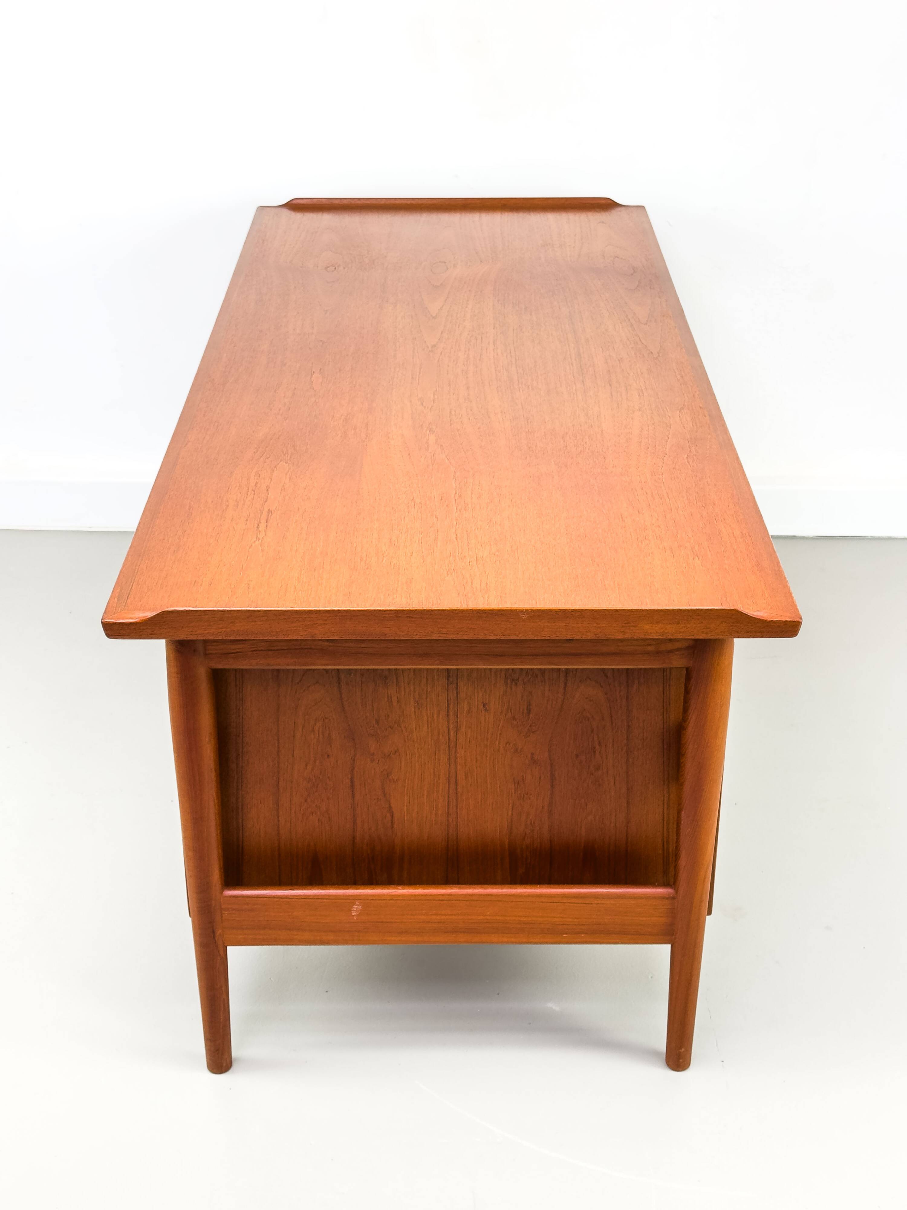 Teak Model 207 Desk by Arne Vodder for Sibast, 1960s