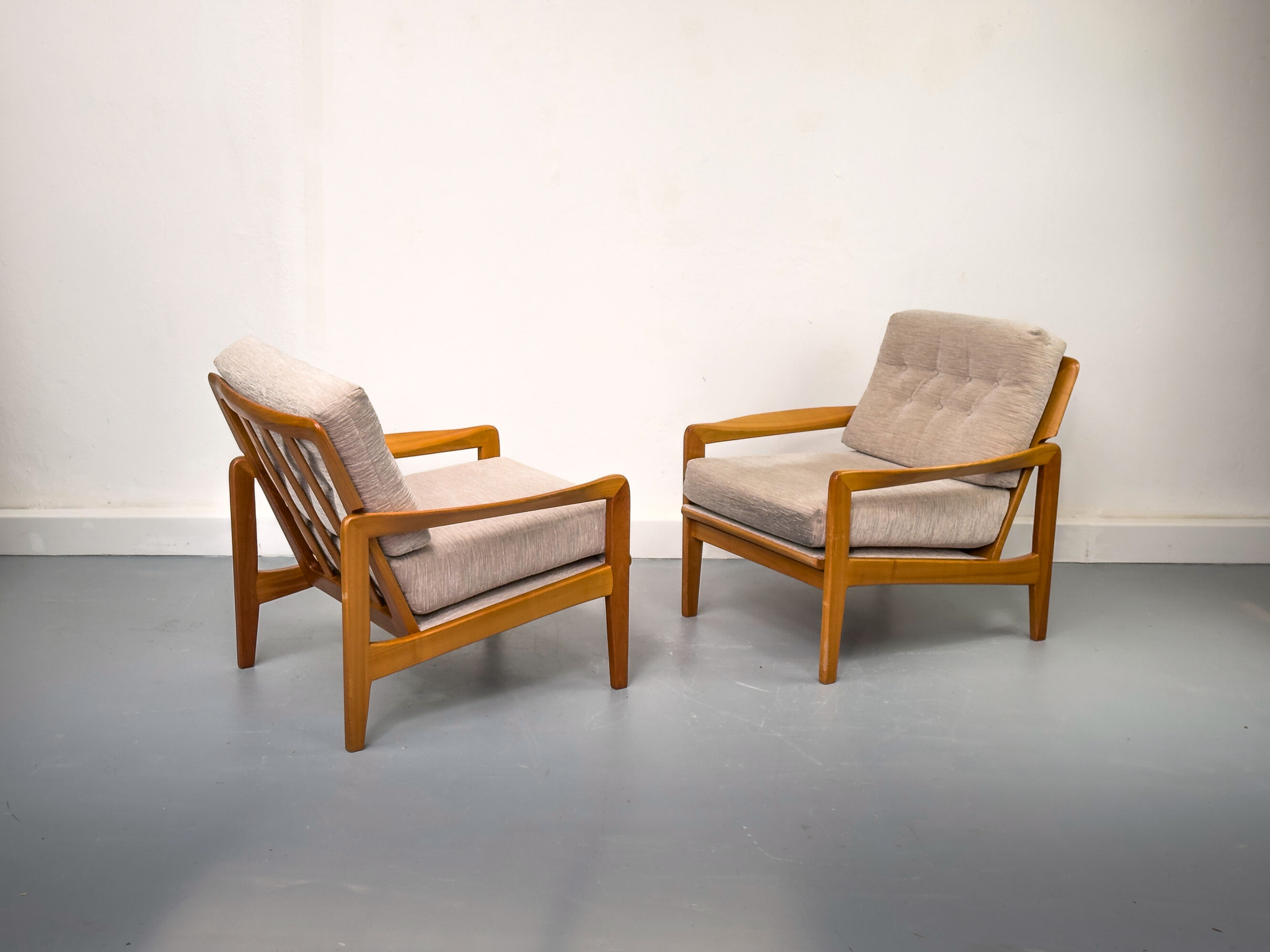 Paire de fauteuils, 1960s