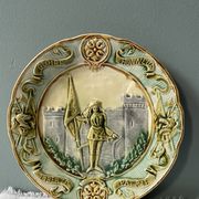 Set of two plates late nineteenth in slip Jeanne d'Arc