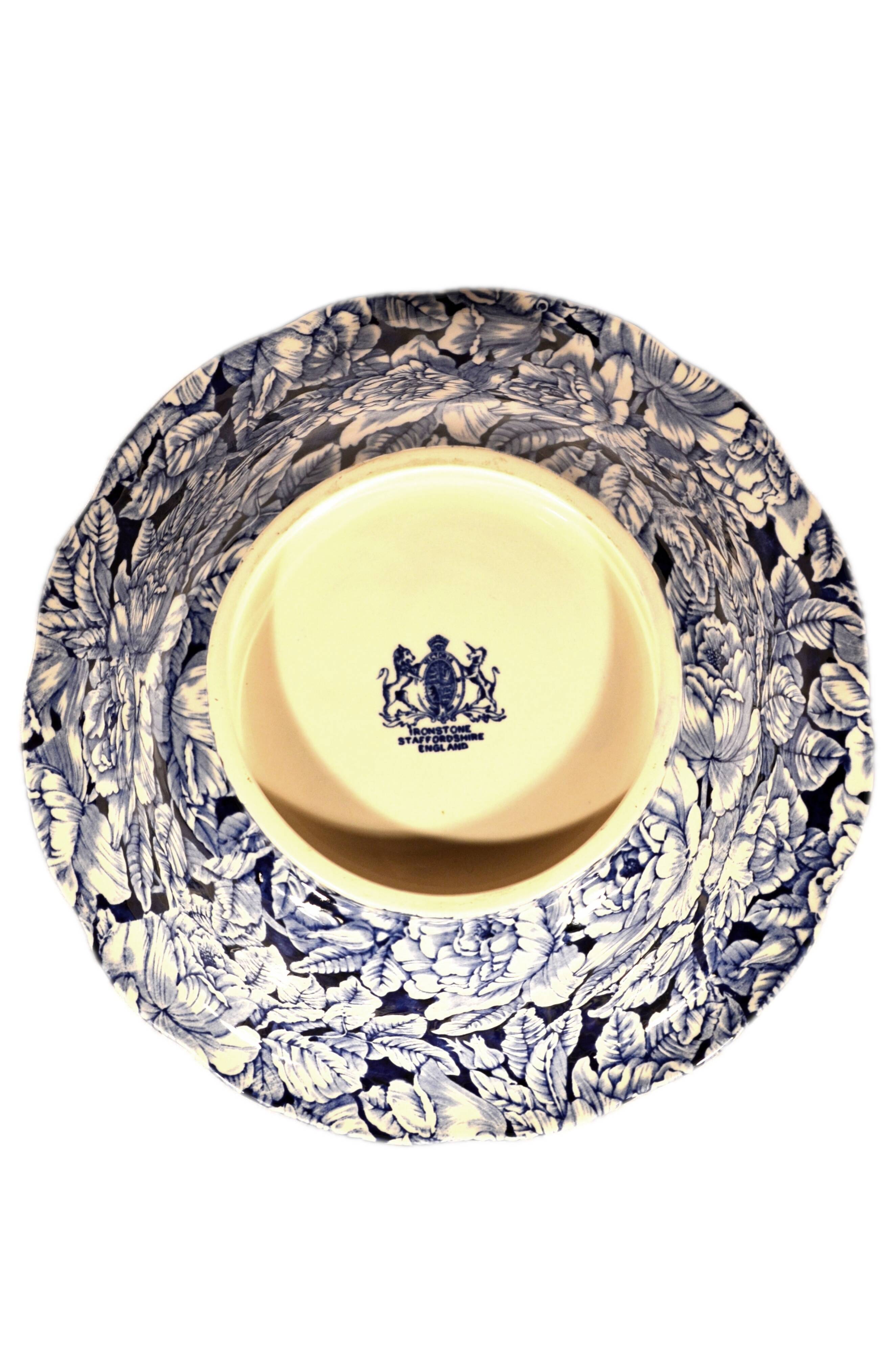 Vintage toilet service Victoria Ironstone Staffordshire (United Kingdom)